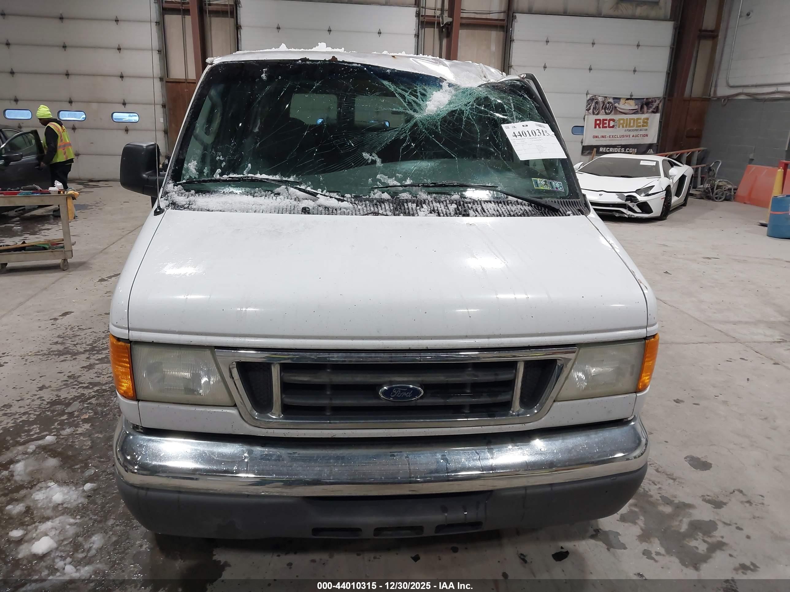 2005 Ford E-350 Super Duty Chateau/xl/xlt White vin: 1FBNE31L85HB38089