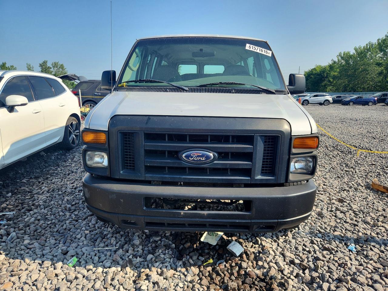 2008 Ford Econoline E350 Super Duty Wagon Серебряный vin: 1FBNE31L88DB49279