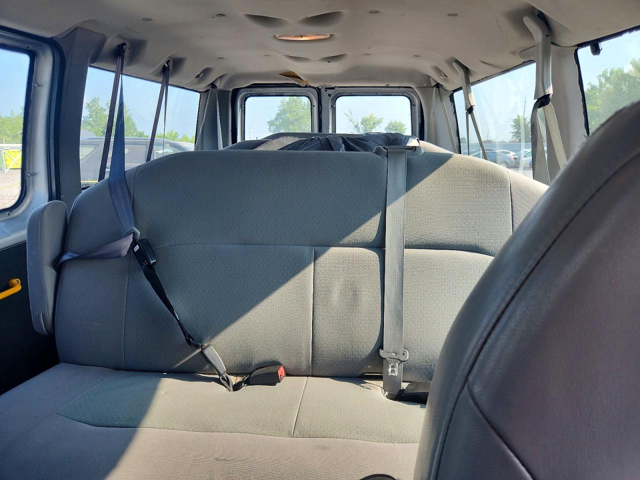 2008 Ford Econoline E350 Super Duty Wagon Серебряный vin: 1FBNE31L88DB49279
