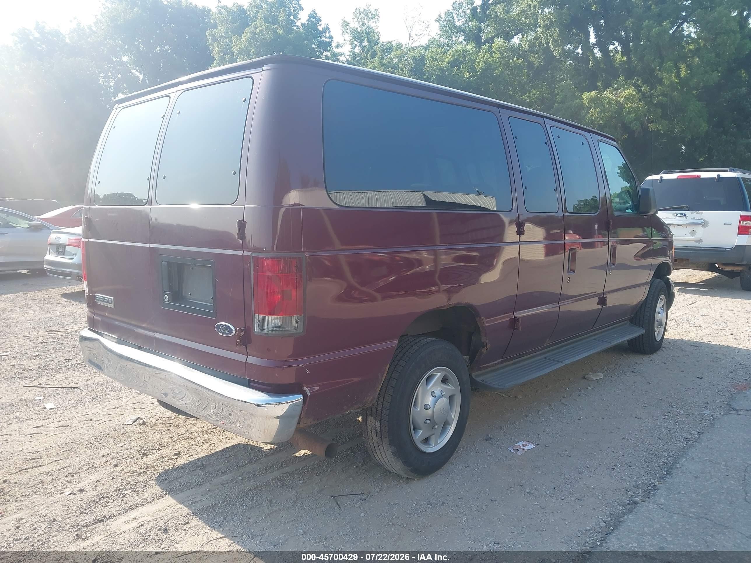 2006 Ford E-350 Super Duty Chateau/xl/xlt Burgundy vin: 1FBNE31L96DA04815