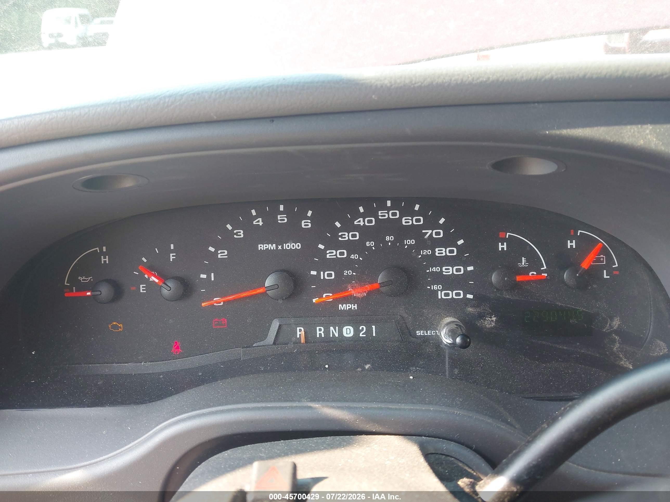 2006 Ford E-350 Super Duty Chateau/xl/xlt Burgundy vin: 1FBNE31L96DA04815