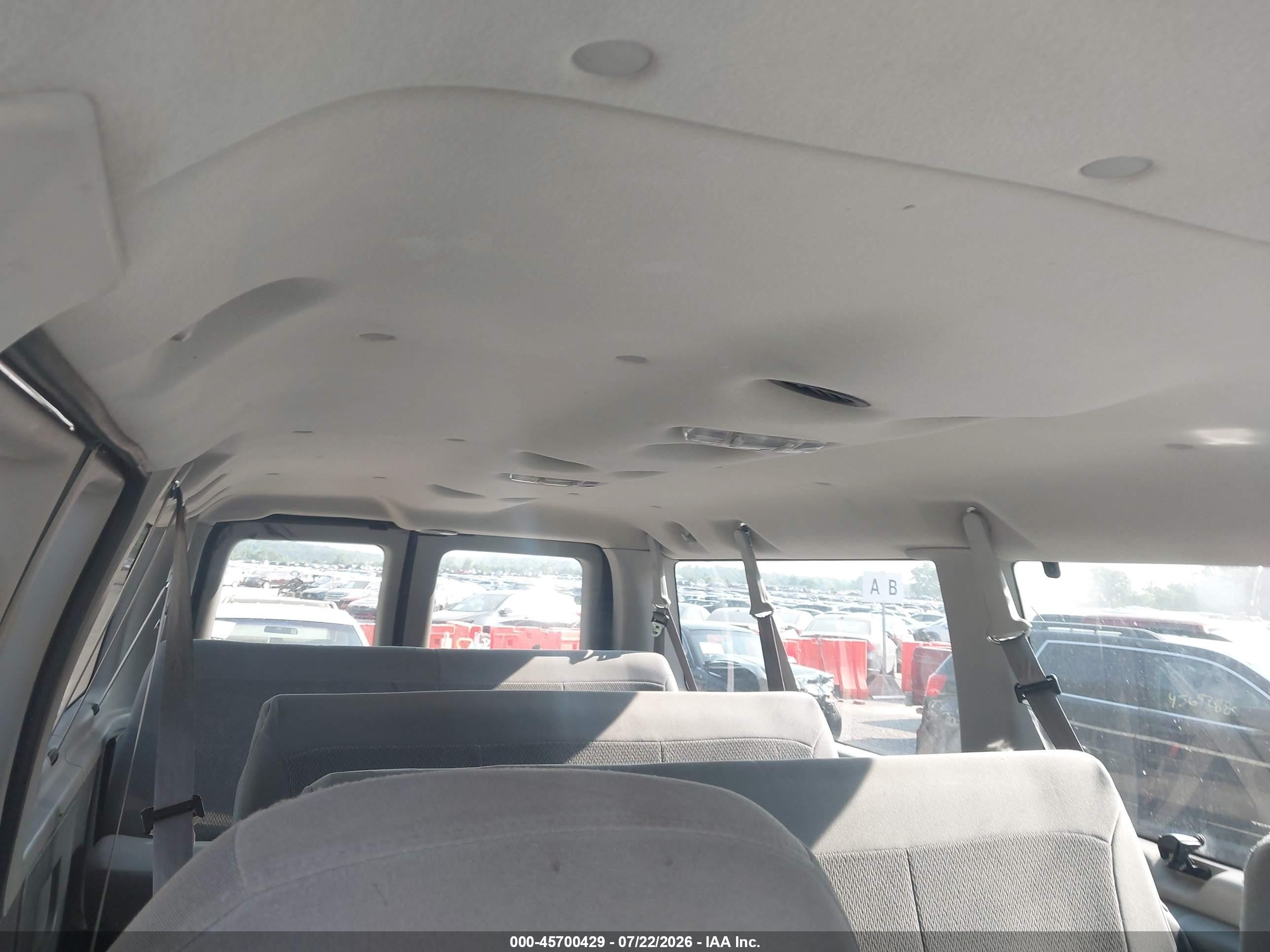 2006 Ford E-350 Super Duty Chateau/xl/xlt Burgundy vin: 1FBNE31L96DA04815
