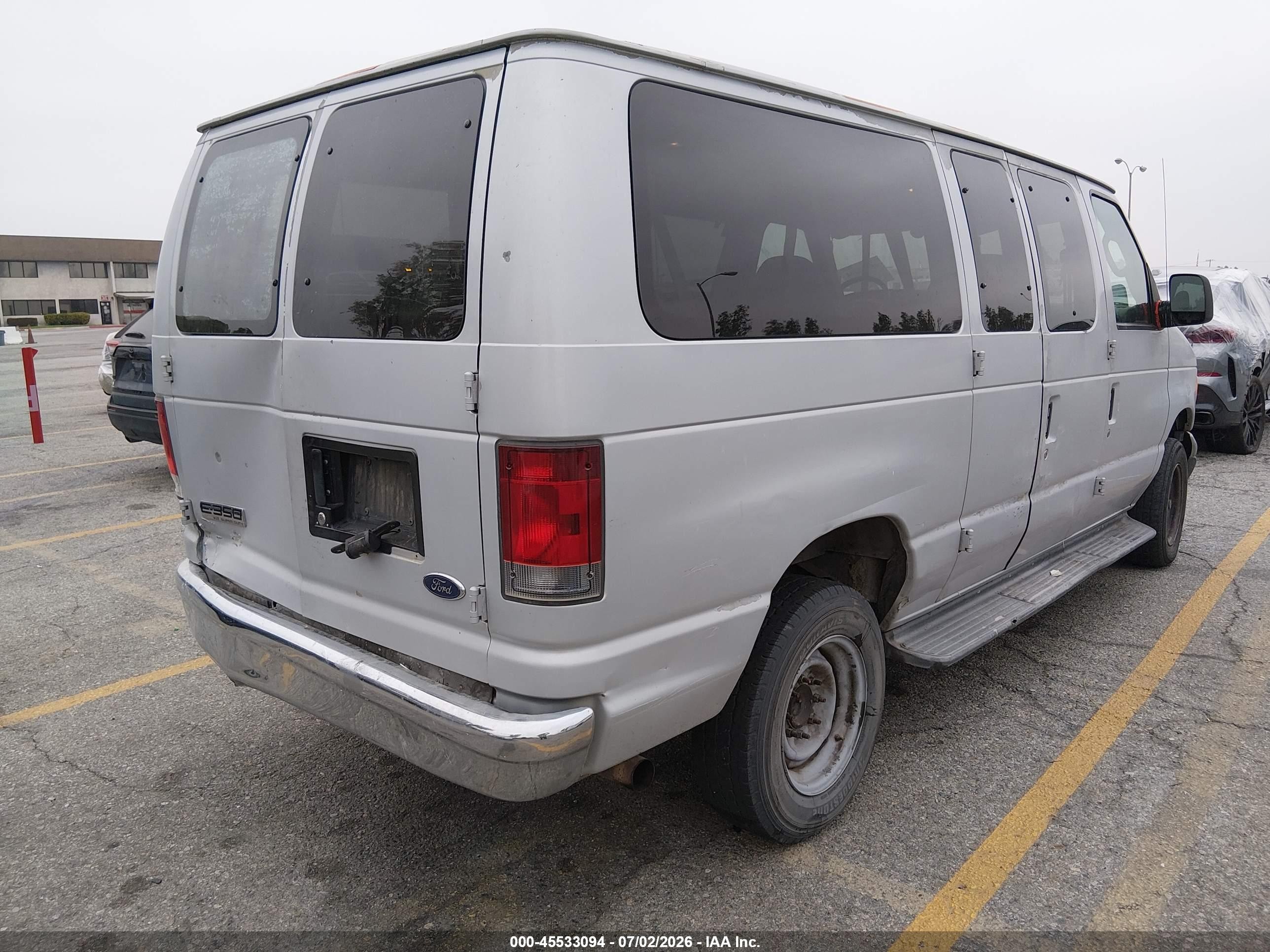 2006 Ford E-350 Super Duty   Серебряный vin: 1FBNE31L96HB36773