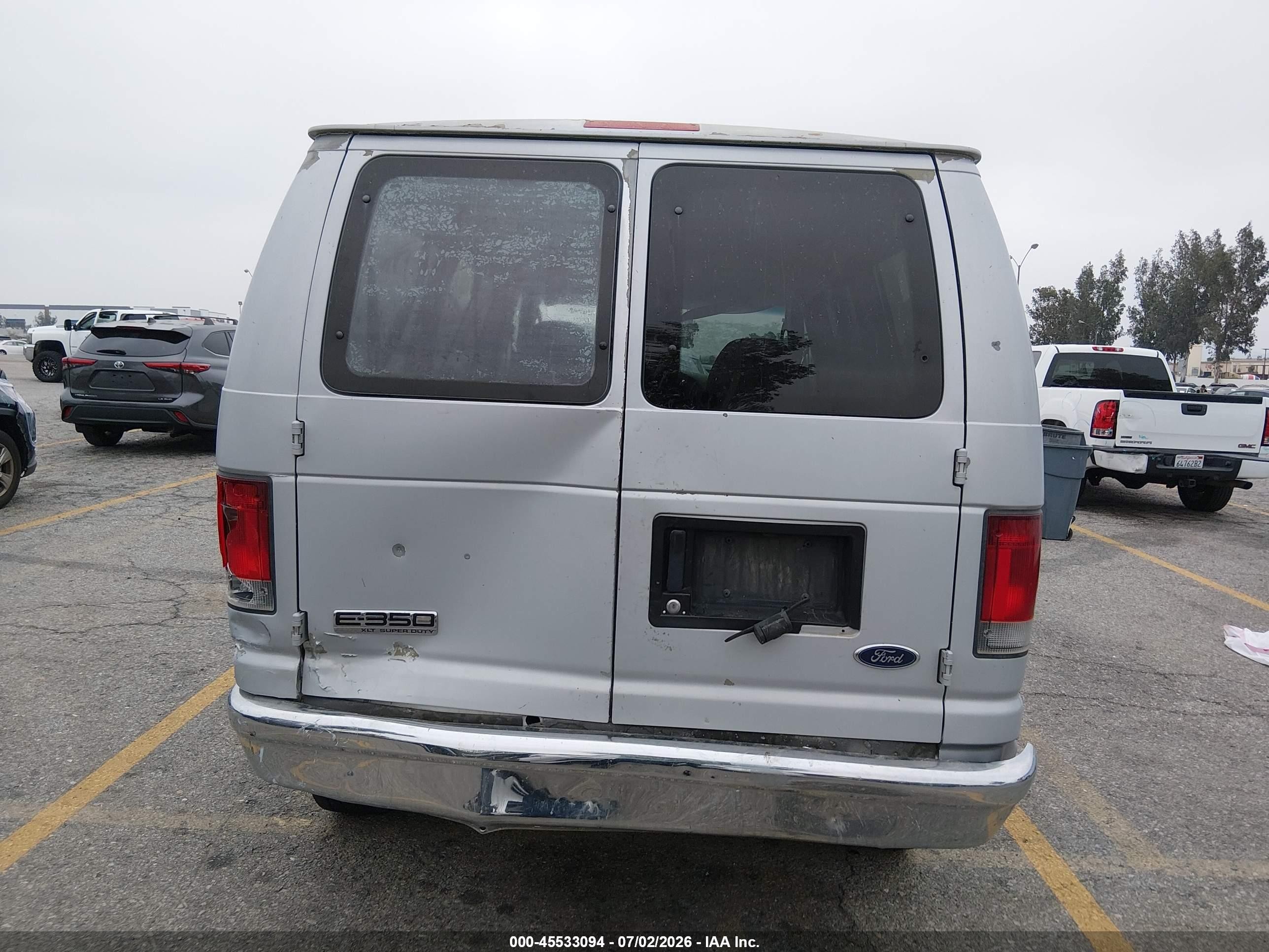 2006 Ford E-350 Super Duty   Серебряный vin: 1FBNE31L96HB36773