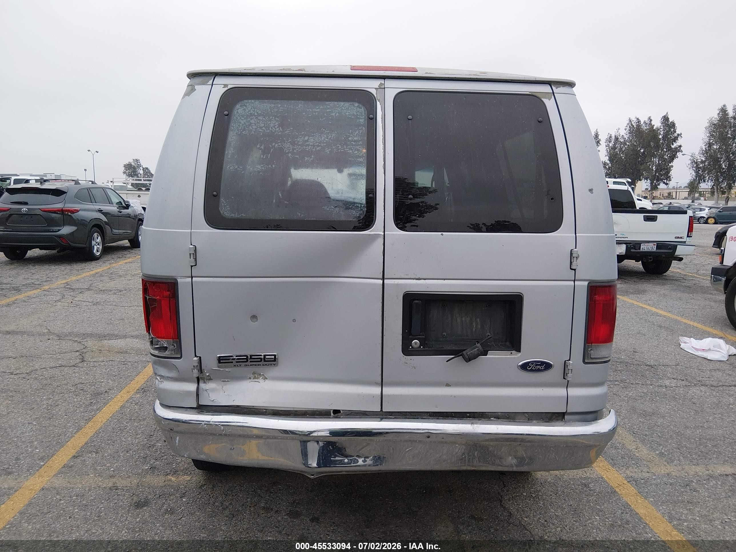 2006 Ford E-350 Super Duty   Серебряный vin: 1FBNE31L96HB36773