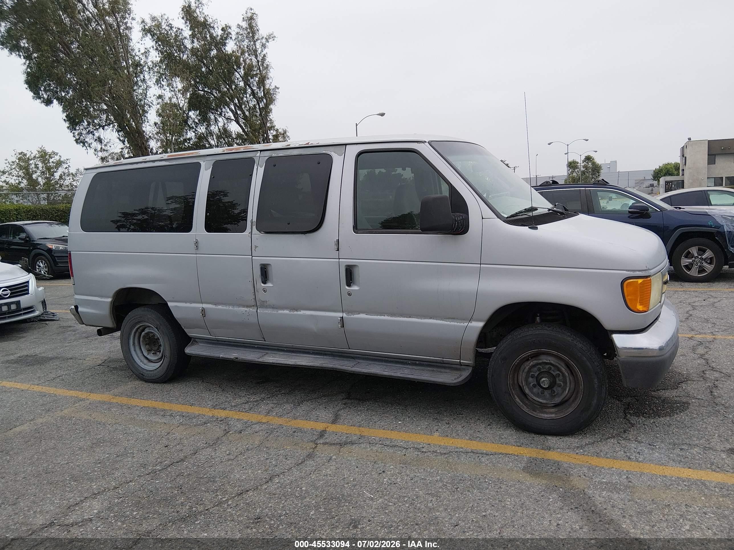 2006 Ford E-350 Super Duty   Серебряный vin: 1FBNE31L96HB36773
