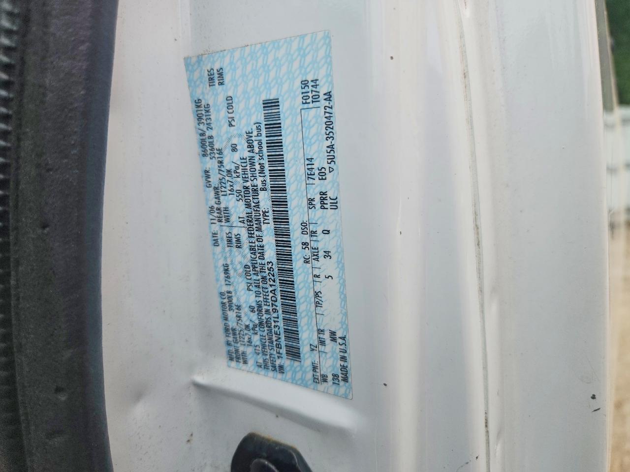 2007 Ford Econoline E350 Super Duty Wagon White vin: 1FBNE31L97DA12253