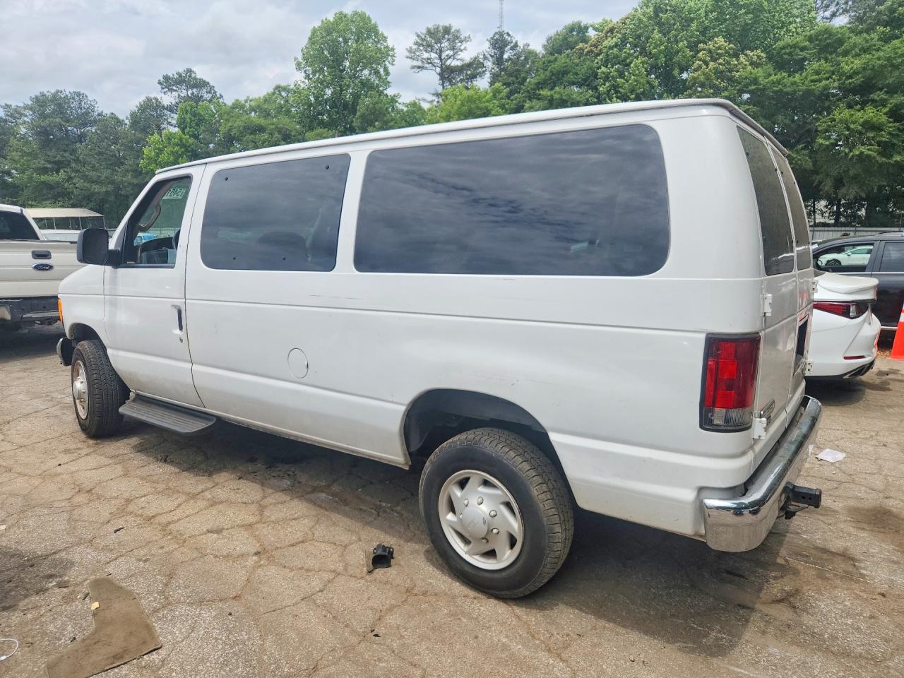 2007 Ford Econoline E350 Super Duty Wagon White vin: 1FBNE31L97DA12253