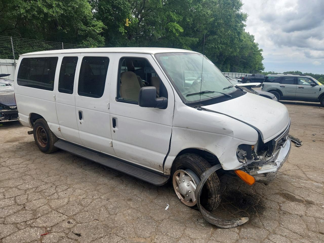2007 Ford Econoline E350 Super Duty Wagon White vin: 1FBNE31L97DA12253