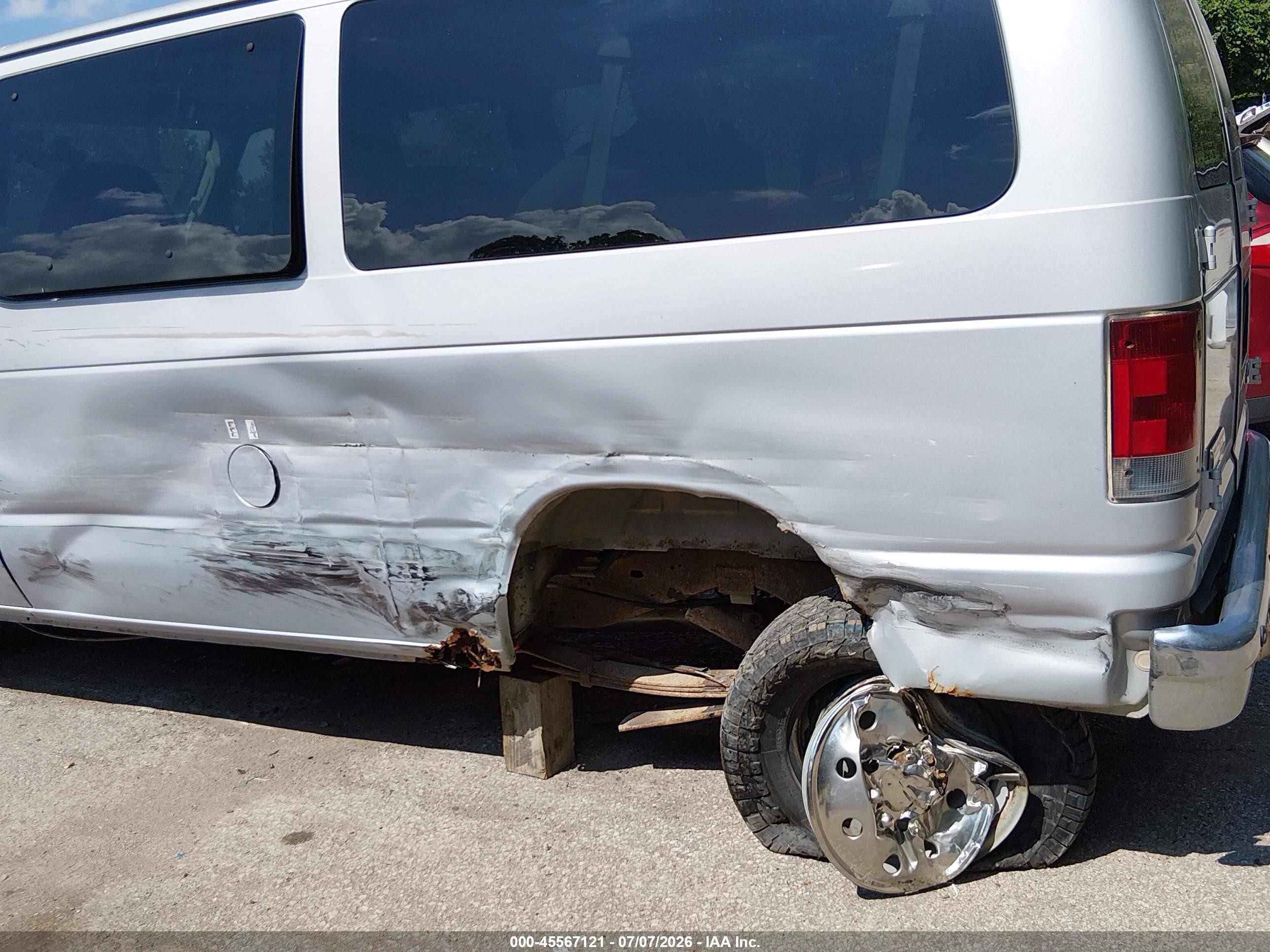 2008 Ford E-350 Super Duty Xl/xlt White vin: 1FBNE31L98DB25783