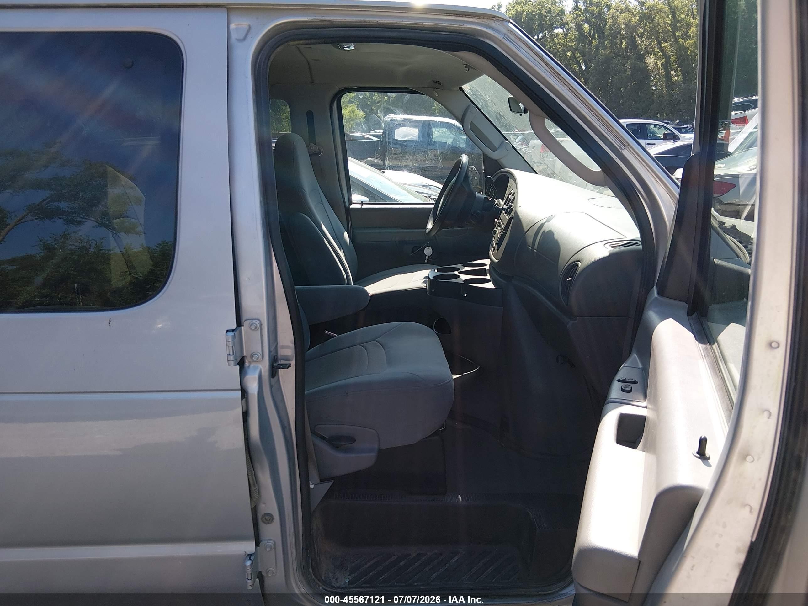 2008 Ford E-350 Super Duty Xl/xlt White vin: 1FBNE31L98DB25783