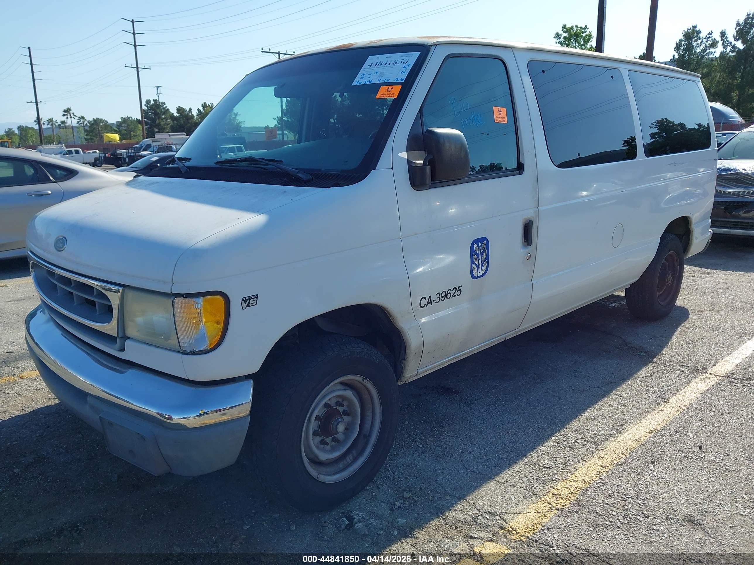 1998 Ford Club Wagon Xl/xlt White vin: 1FBNE31L9WHA20053