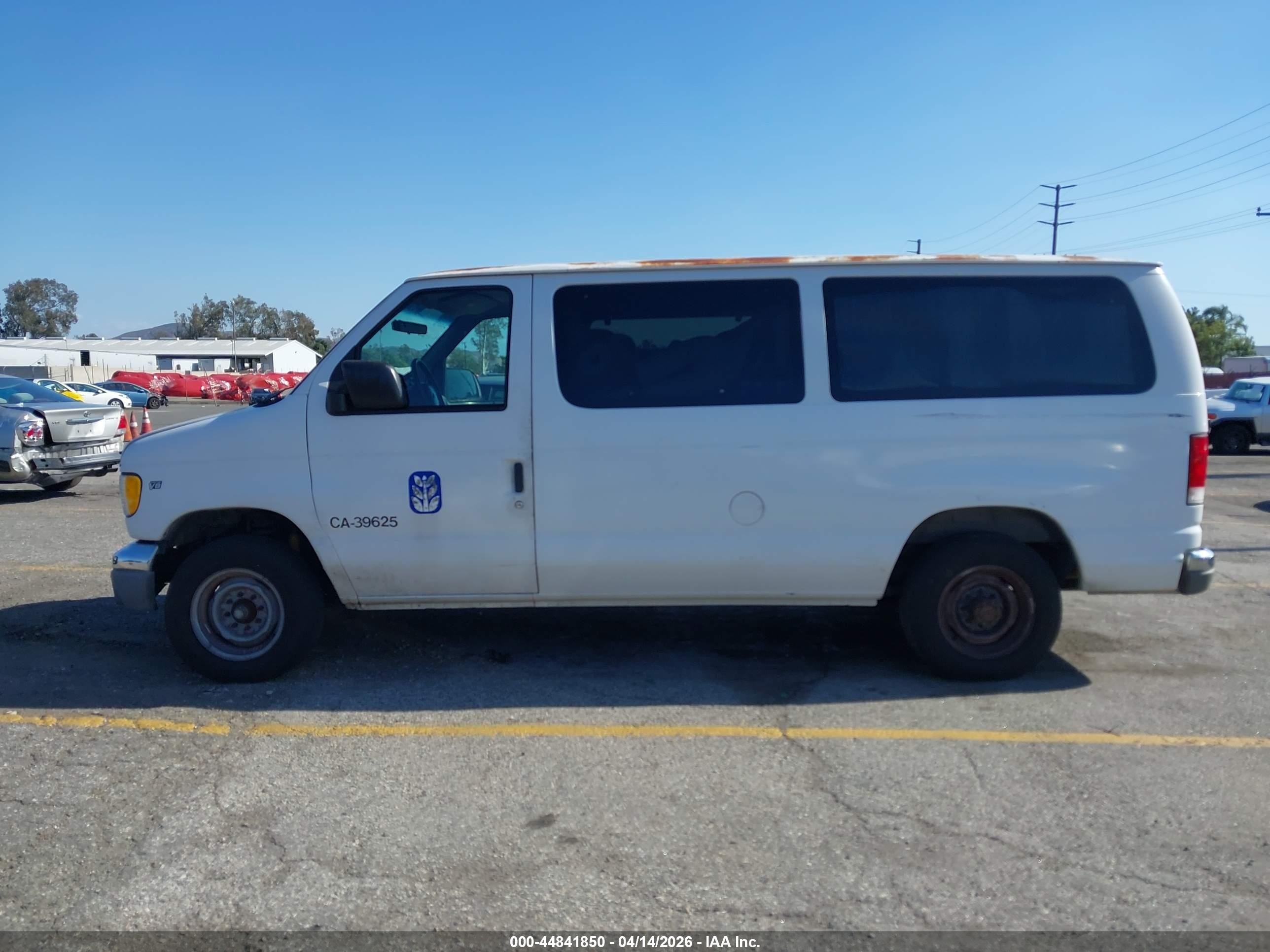 1998 Ford Club Wagon Xl/xlt White vin: 1FBNE31L9WHA20053