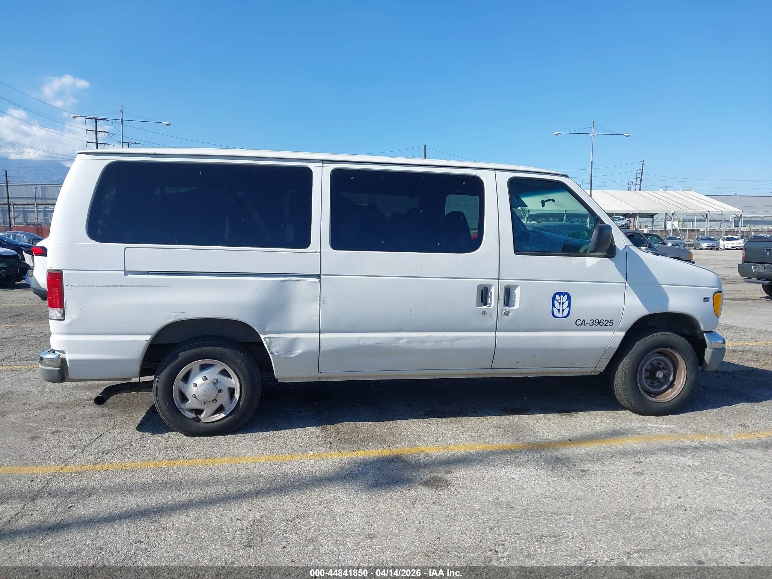 1998 Ford Club Wagon Xl/xlt White vin: 1FBNE31L9WHA20053