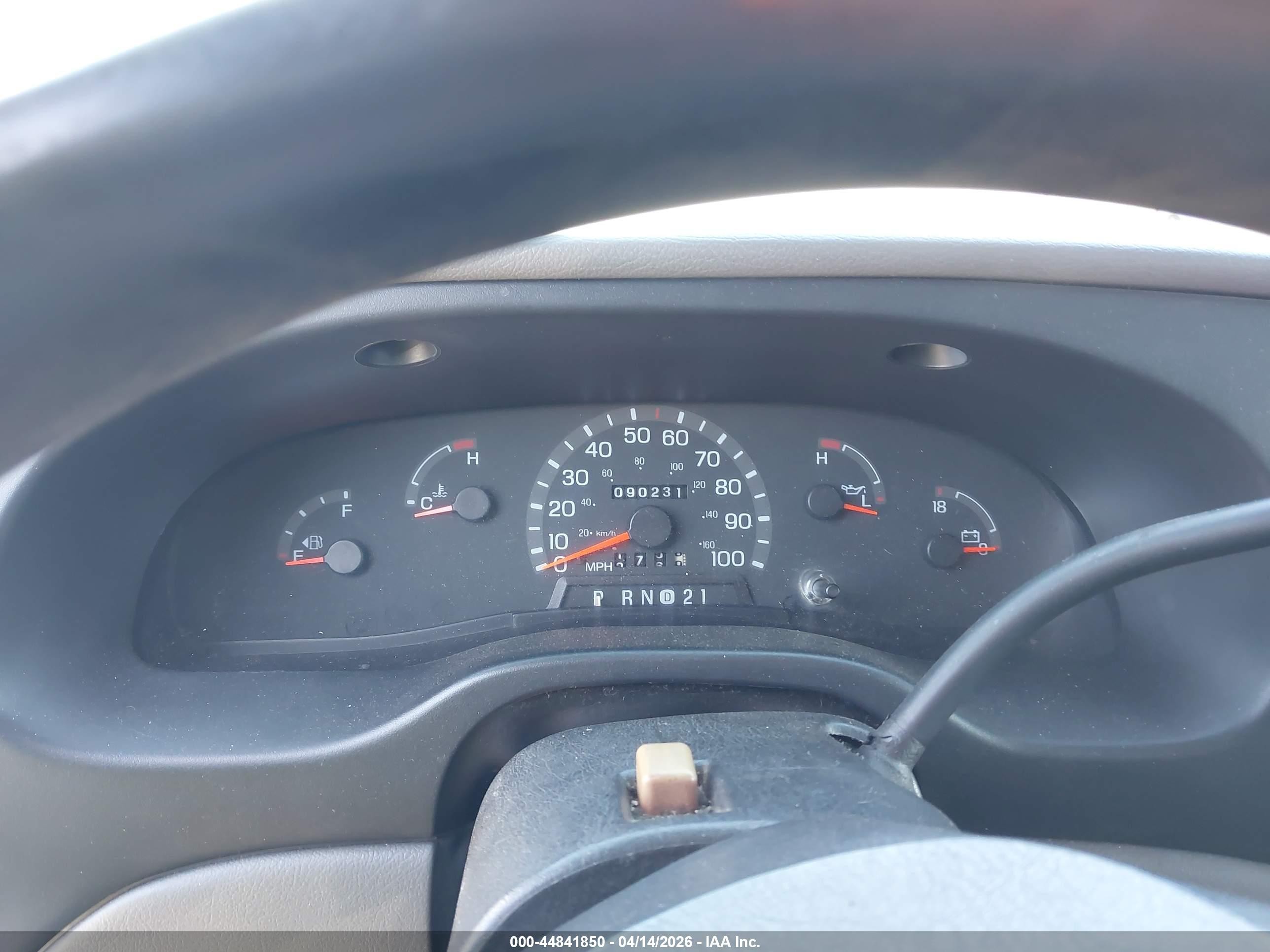 1998 Ford Club Wagon Xl/xlt White vin: 1FBNE31L9WHA20053