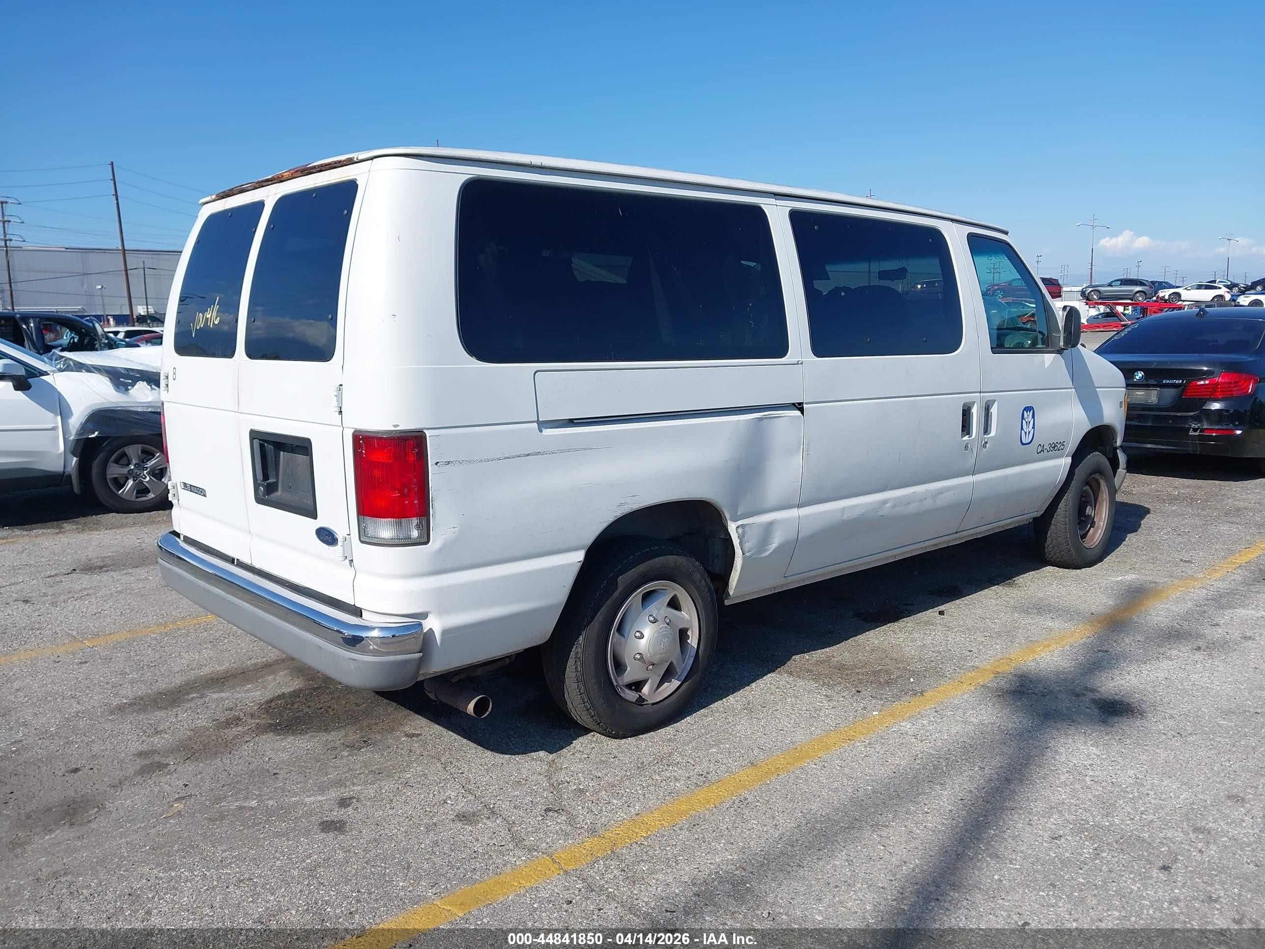 1998 Ford Club Wagon Xl/xlt White vin: 1FBNE31L9WHA20053