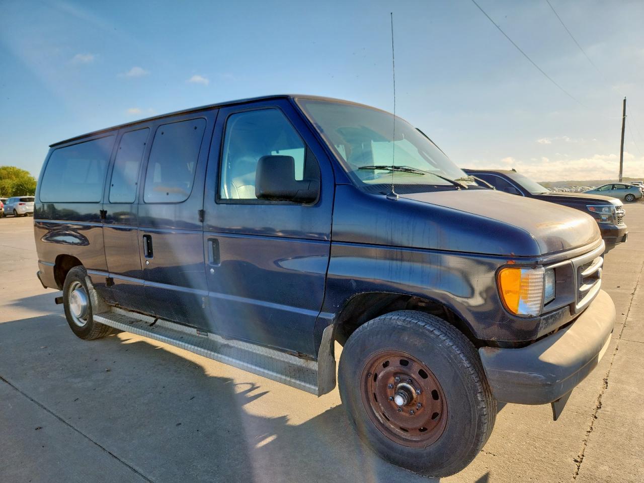 2004 Ford Econoline E350 Super Duty Wagon Blue vin: 1FBNE31LX4HB37511