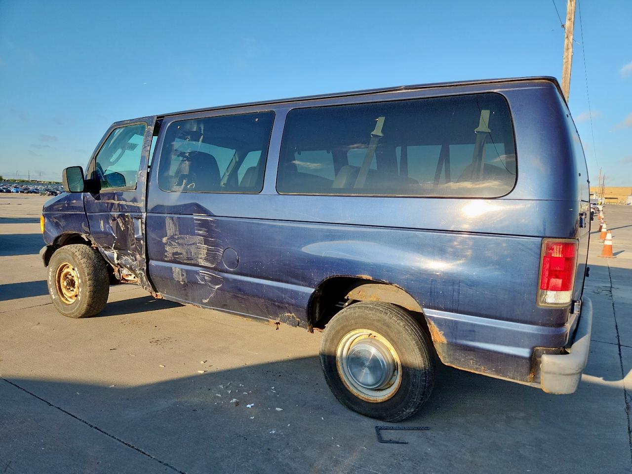 2004 Ford Econoline E350 Super Duty Wagon Blue vin: 1FBNE31LX4HB37511