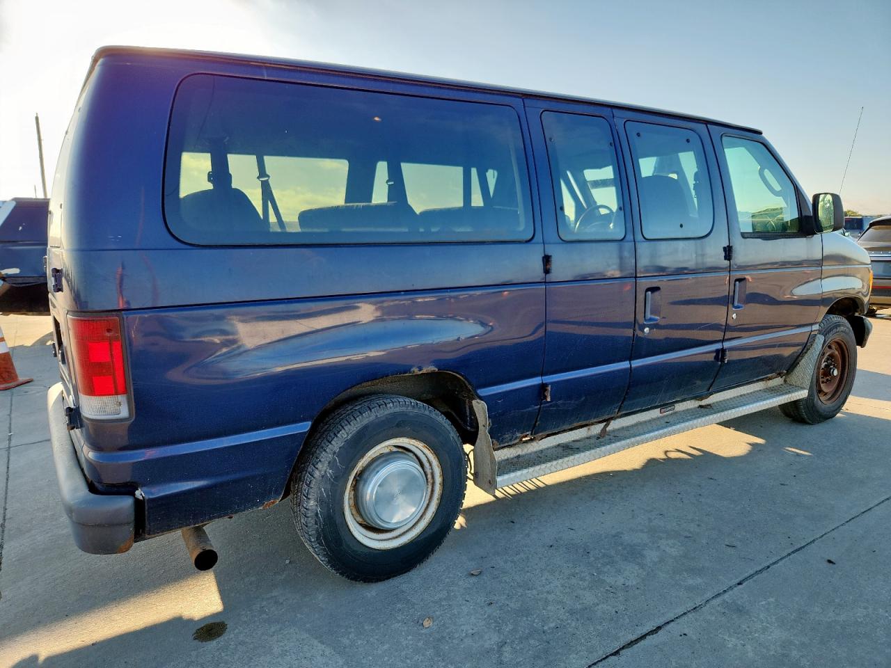 2004 Ford Econoline E350 Super Duty Wagon Blue vin: 1FBNE31LX4HB37511