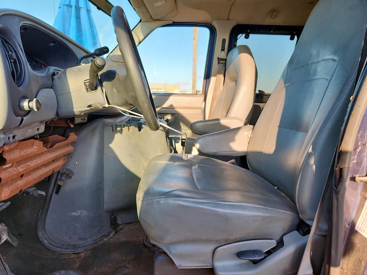 2004 Ford Econoline E350 Super Duty Wagon Blue vin: 1FBNE31LX4HB37511