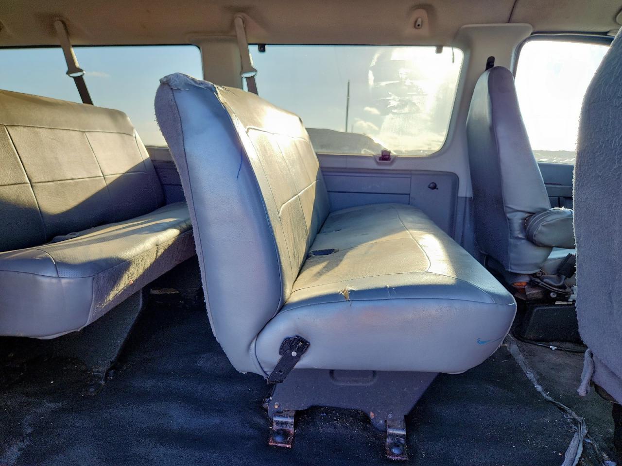 2004 Ford Econoline E350 Super Duty Wagon Blue vin: 1FBNE31LX4HB37511