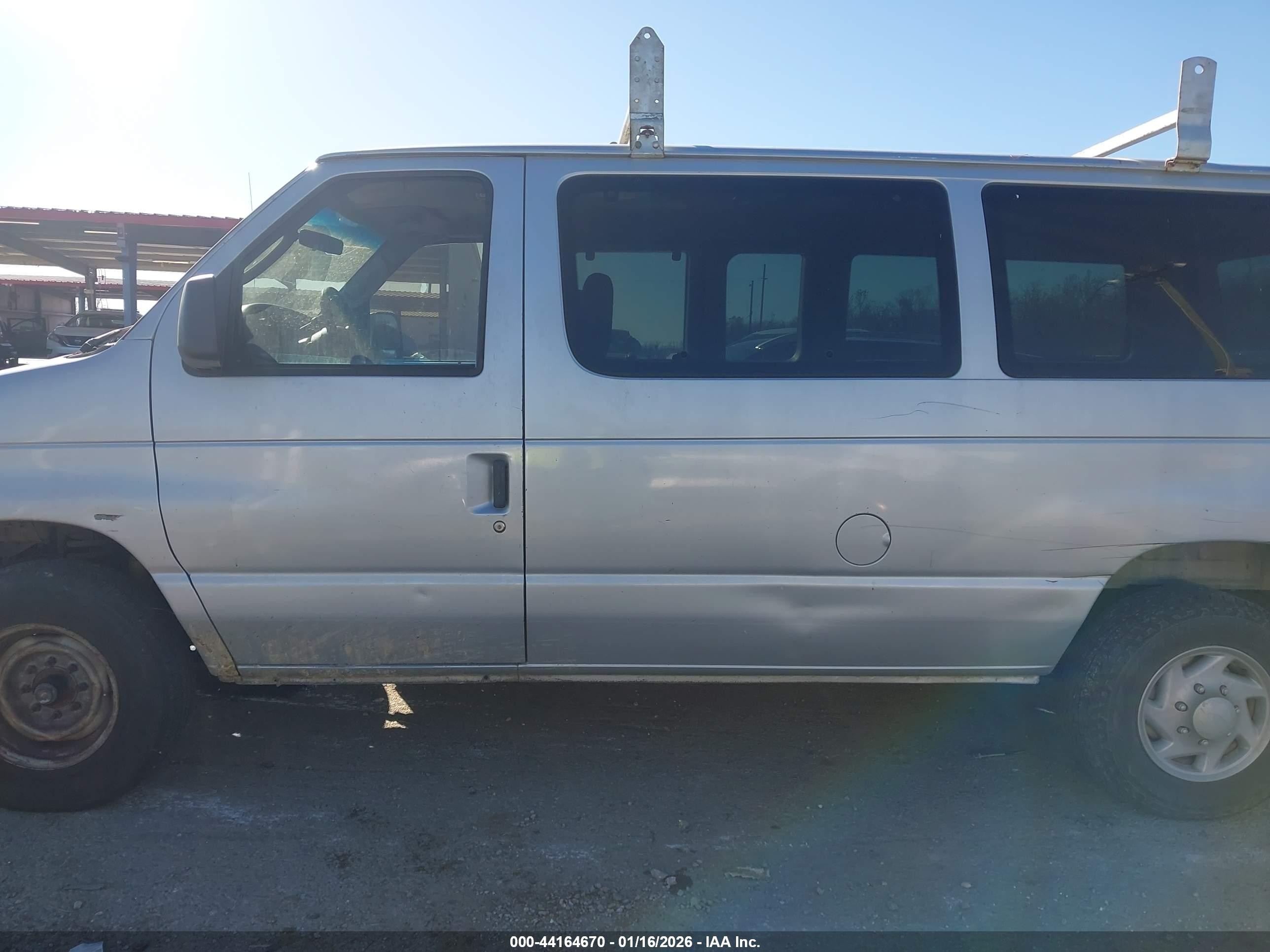 2005 Ford E-350 Super Duty Chateau/xl/xlt Gray vin: 1FBNE31LX5HA92250