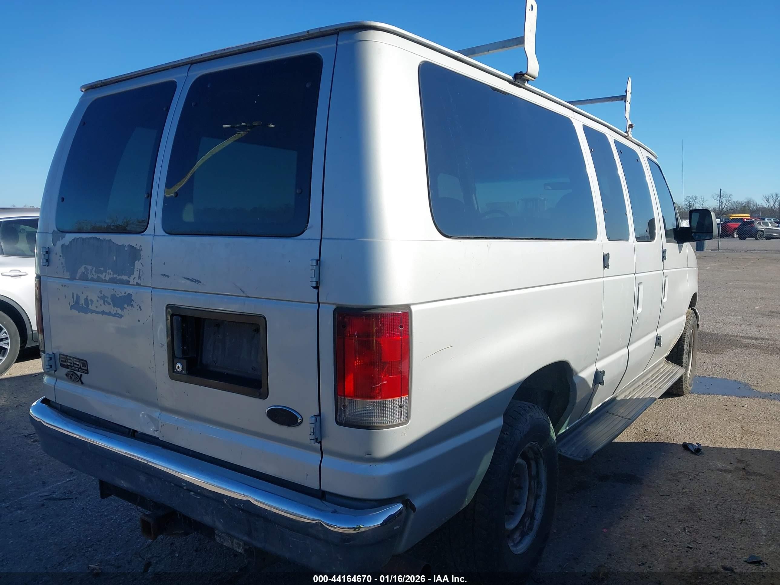 2005 Ford E-350 Super Duty Chateau/xl/xlt Gray vin: 1FBNE31LX5HA92250
