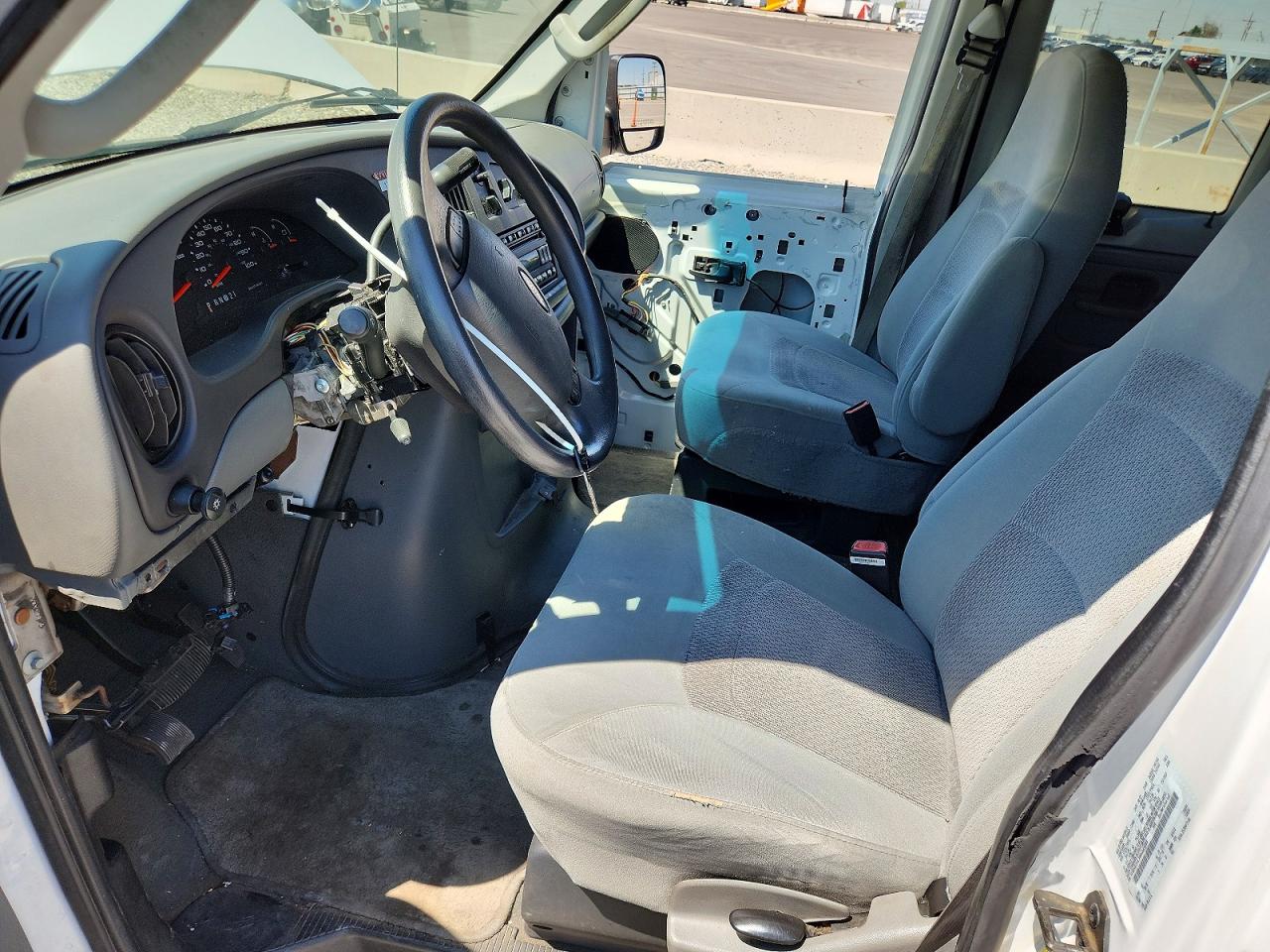2006 Ford Econoline E350 Super Duty Wagon White vin: 1FBNE31LX6HA61095