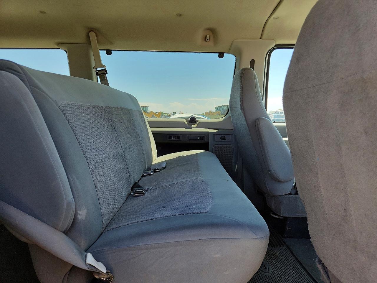2006 Ford Econoline E350 Super Duty Wagon White vin: 1FBNE31LX6HA61095