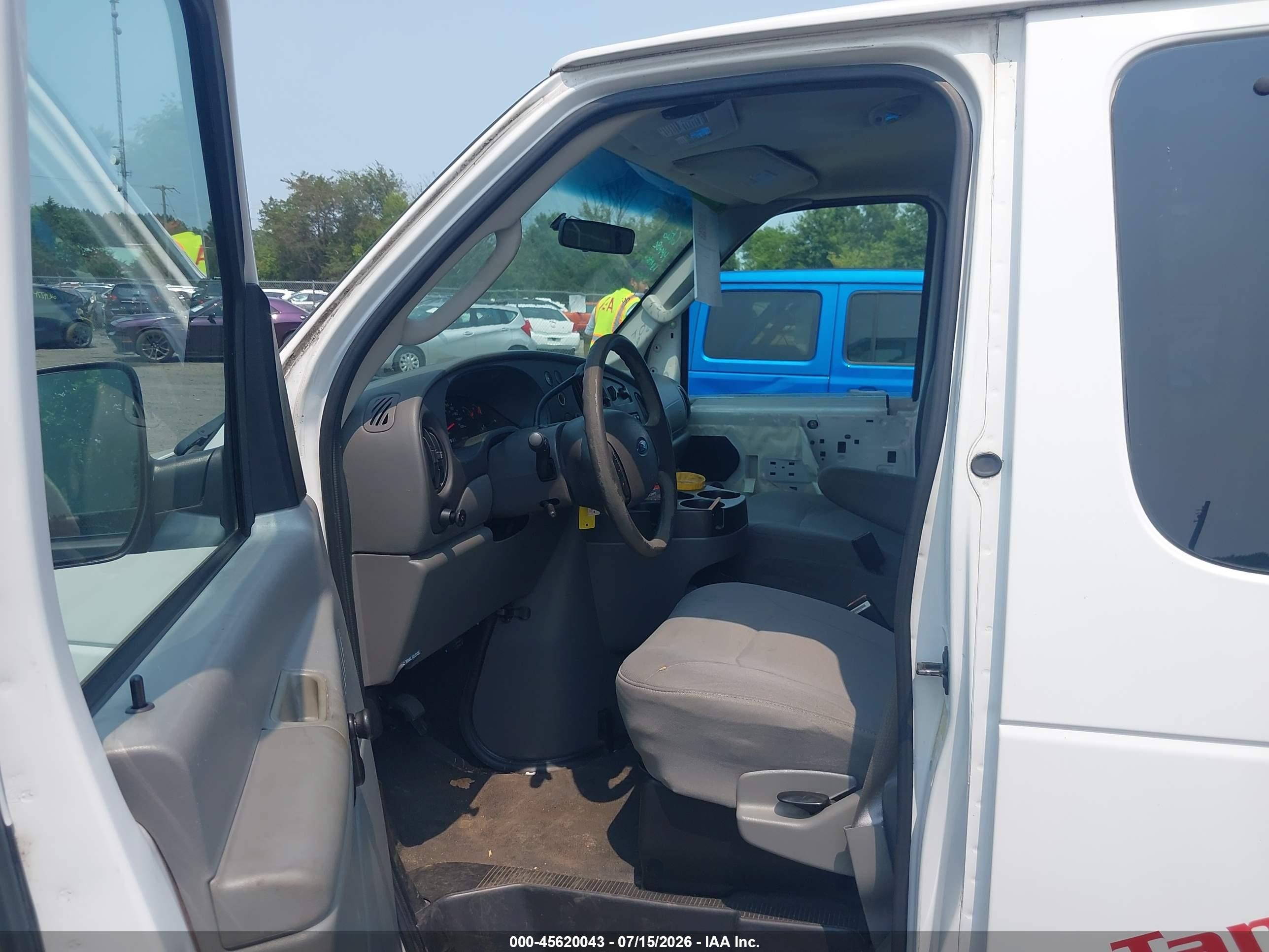 2007 Ford E-350 Super Duty Xl/xlt White vin: 1FBNE31LX7DA60005