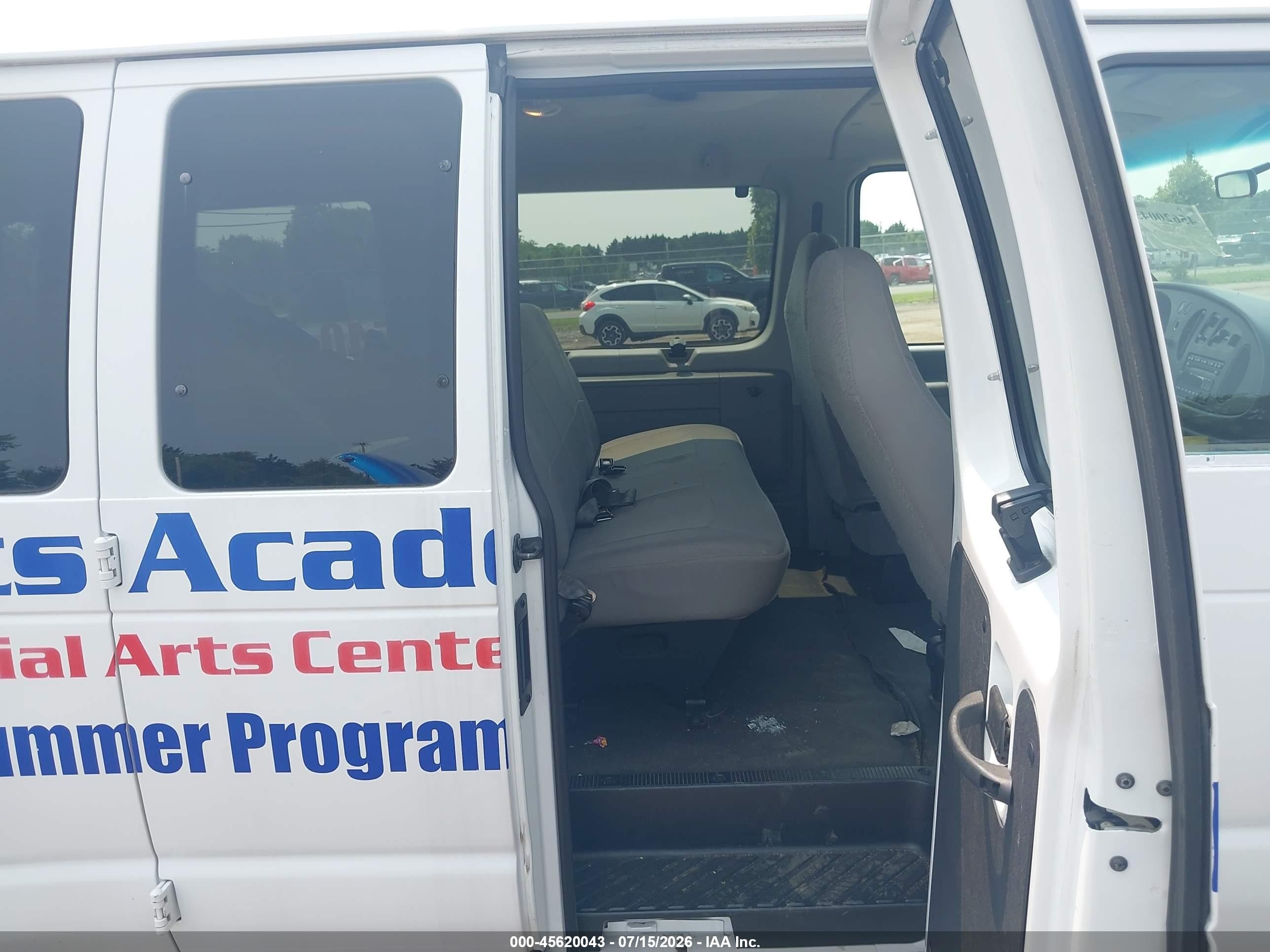 2007 Ford E-350 Super Duty Xl/xlt White vin: 1FBNE31LX7DA60005