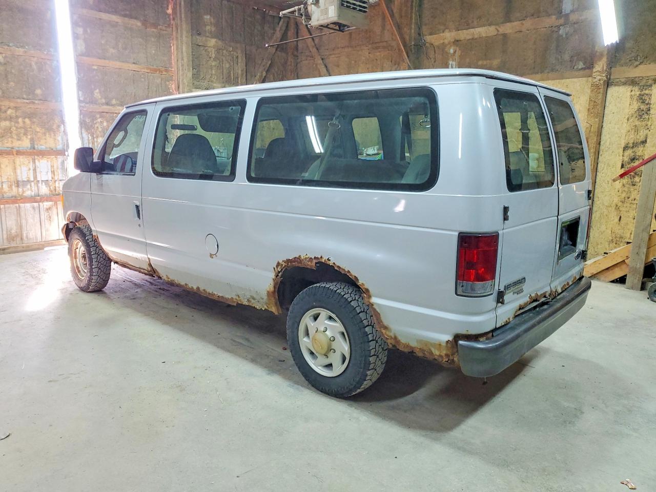 2007 Ford Econoline E350 Super Duty Wagon Gray vin: 1FBNE31LX7DB35348