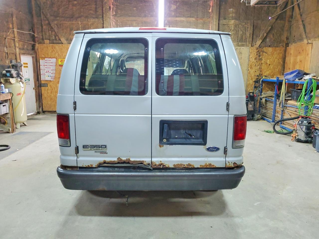 2007 Ford Econoline E350 Super Duty Wagon Gray vin: 1FBNE31LX7DB35348