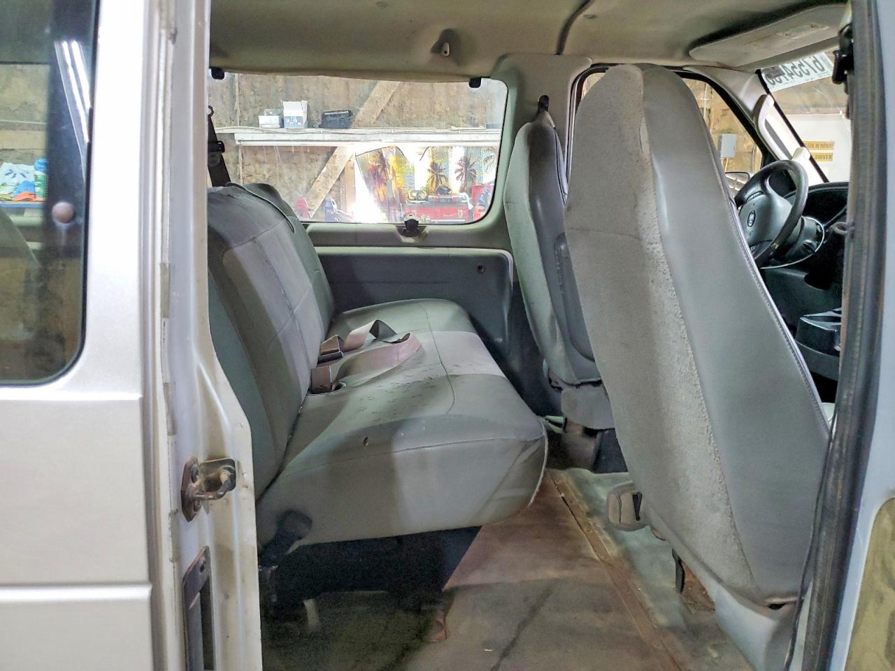 2007 Ford Econoline E350 Super Duty Wagon Gray vin: 1FBNE31LX7DB35348
