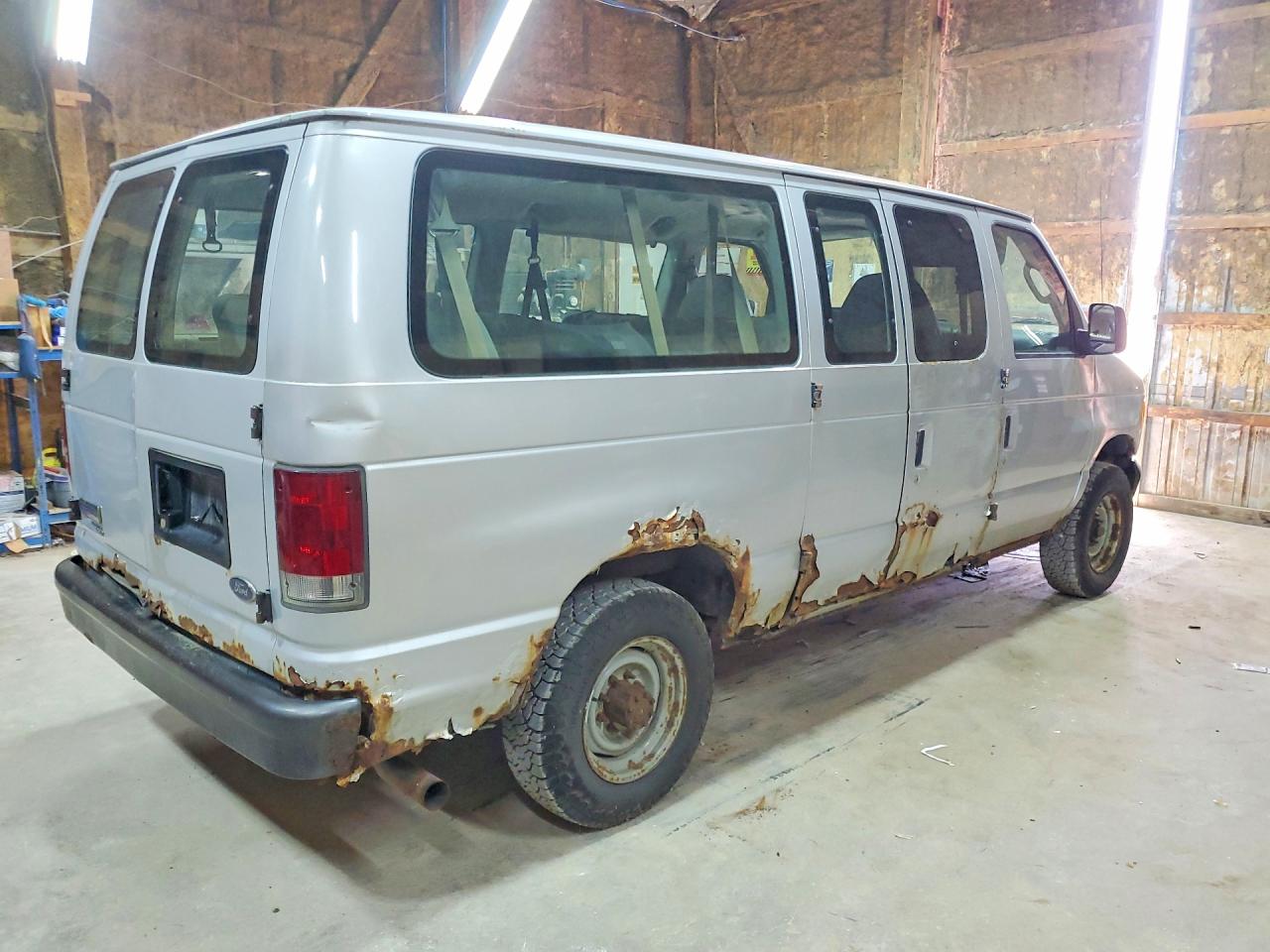 2007 Ford Econoline E350 Super Duty Wagon Gray vin: 1FBNE31LX7DB35348