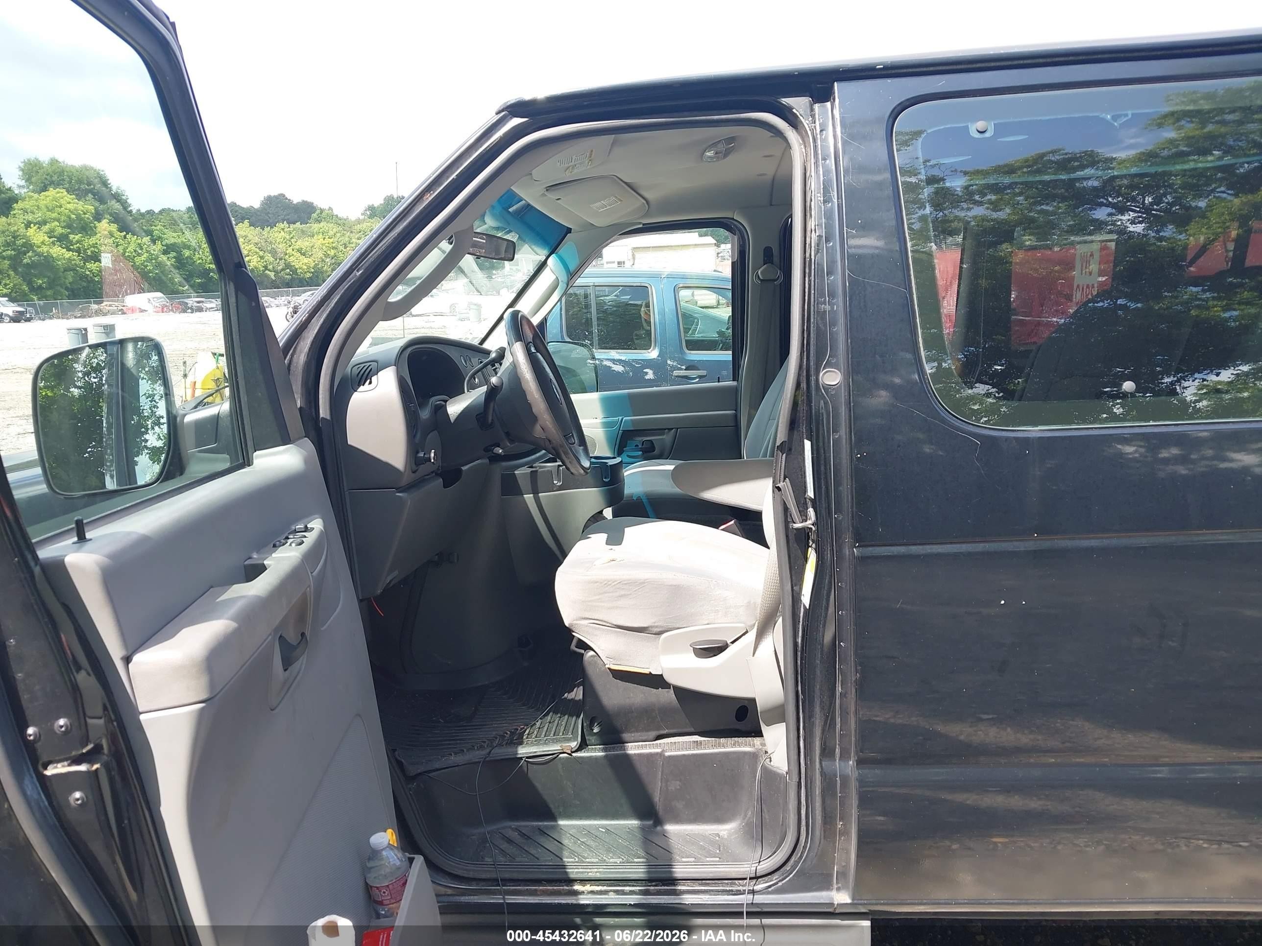 2008 Ford E-350 Super Duty Xl/xlt Black vin: 1FBNE31LX8DA58465
