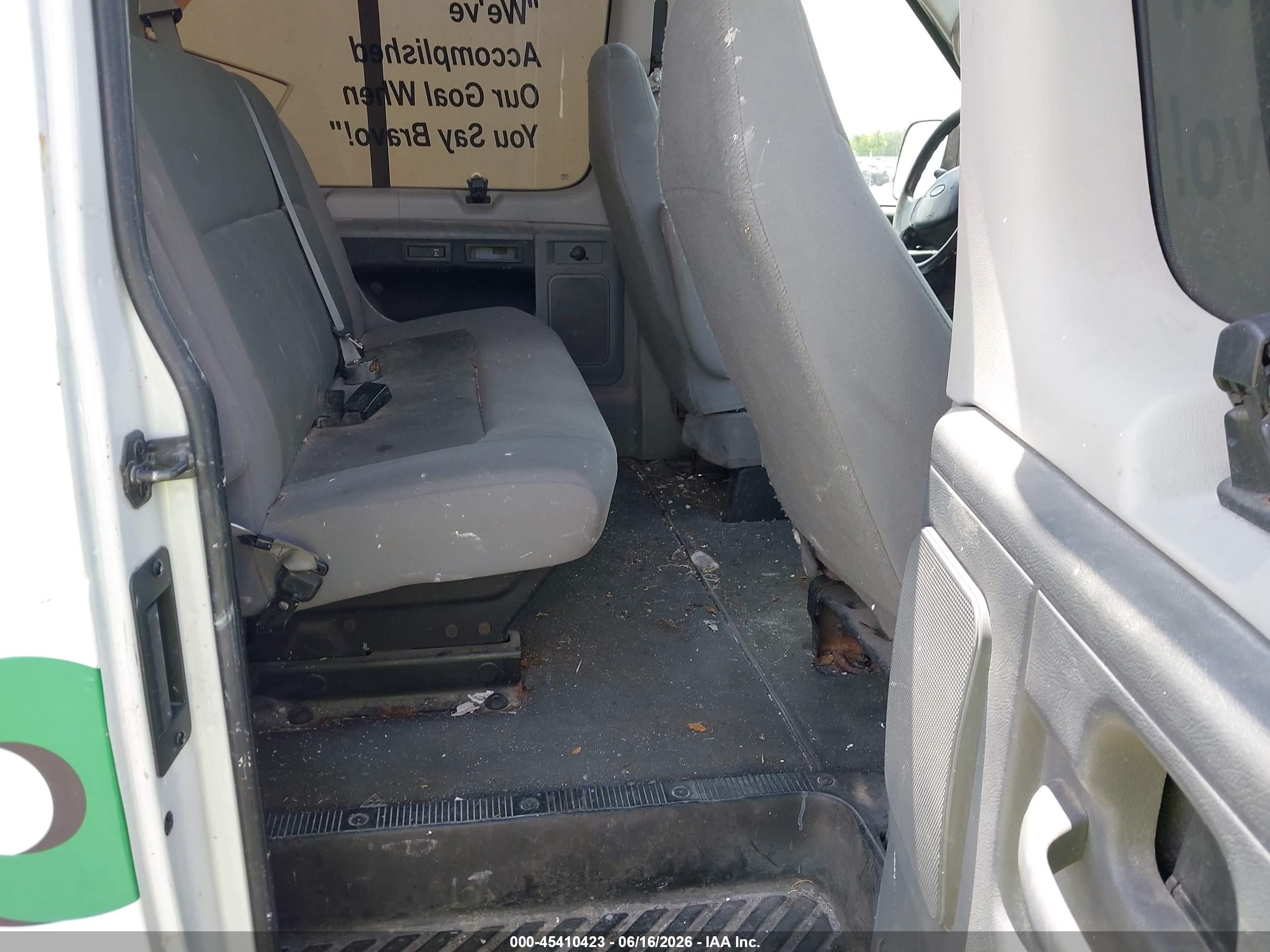 2008 Ford E-350 Super Duty Xl/xlt Белый vin: 1FBNE31LX8DB42253
