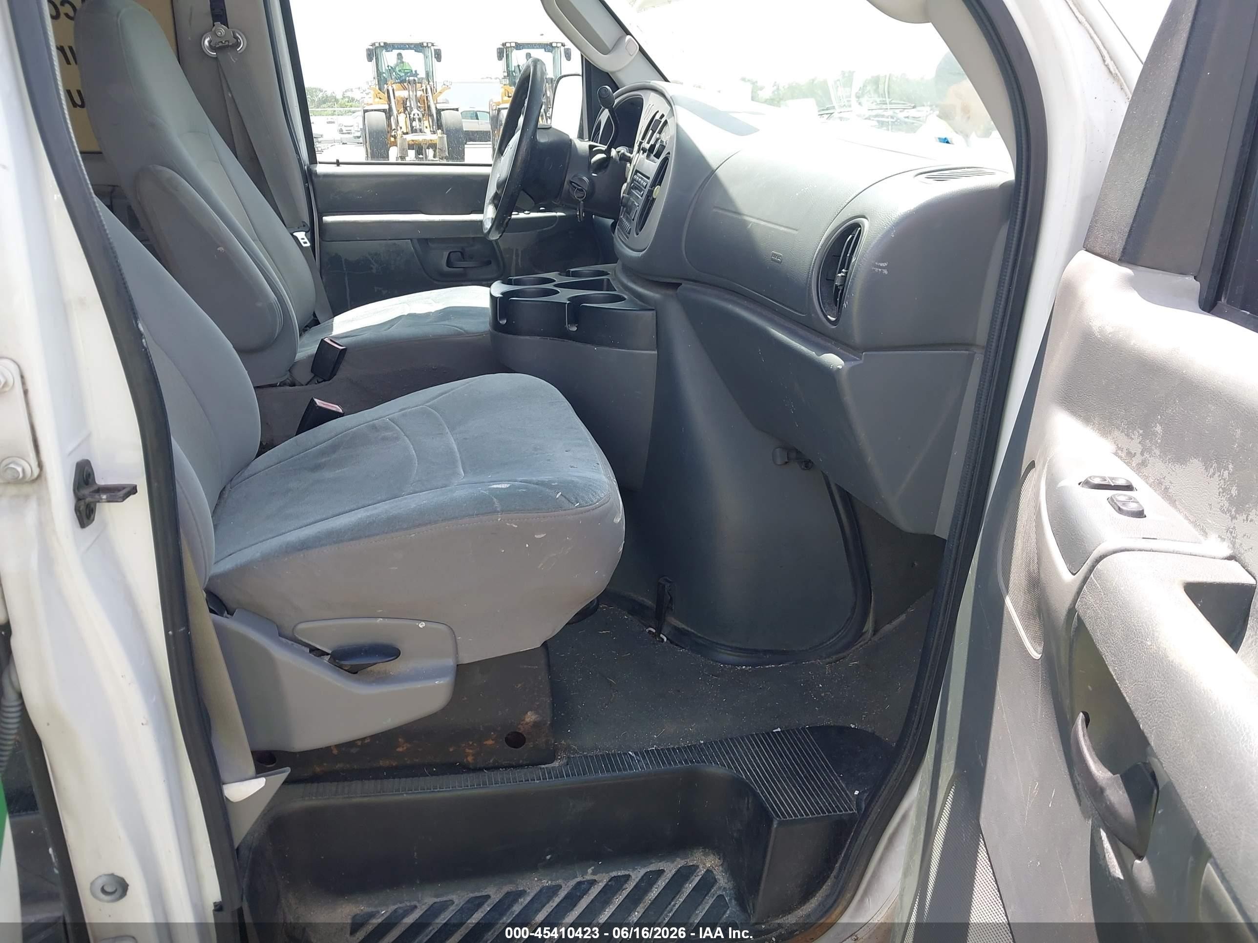 2008 Ford E-350 Super Duty Xl/xlt Белый vin: 1FBNE31LX8DB42253