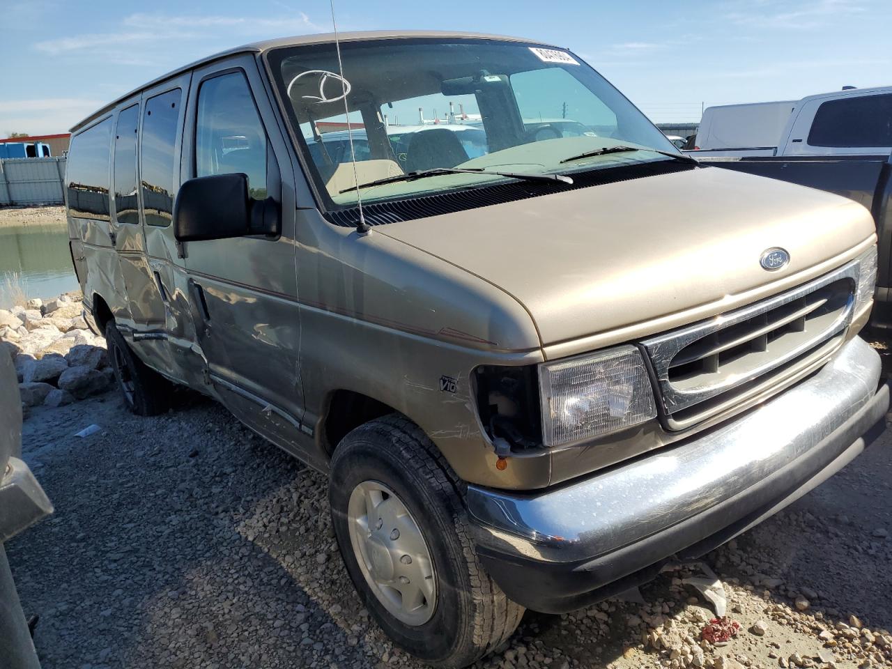 1999 Ford Econoline E350 Super Duty Wagon Tan vin: 1FBNE31S9XHB82919