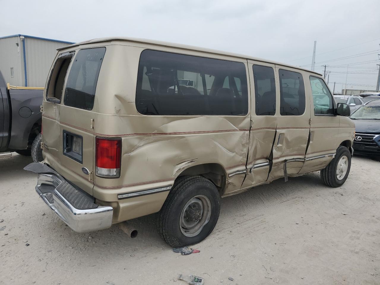 1999 Ford Econoline E350 Super Duty Wagon Tan vin: 1FBNE31S9XHB82919