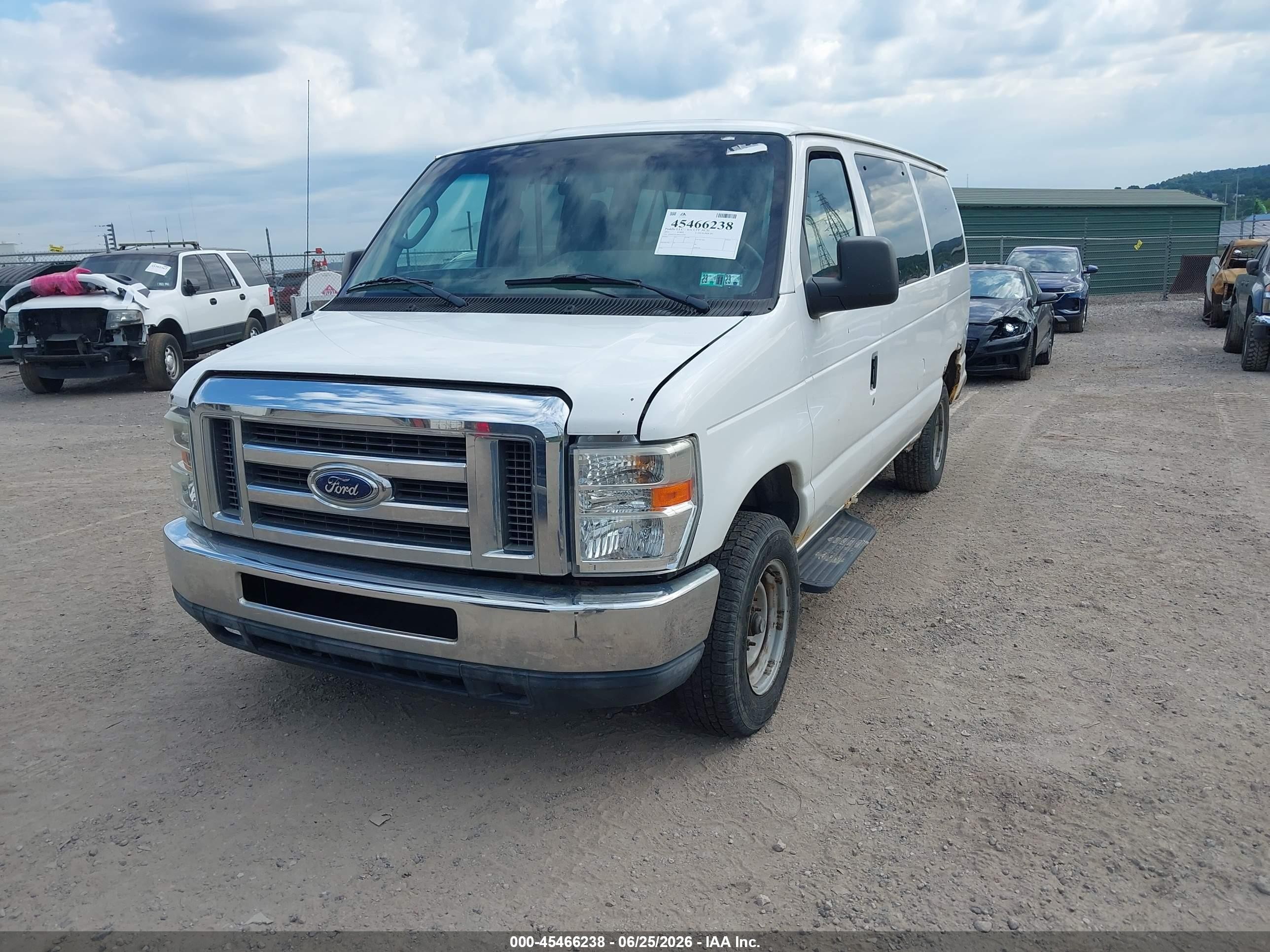 2011 Ford E-350 Super Duty Xl/xlt White vin: 1FBNE3BL0BDA12259