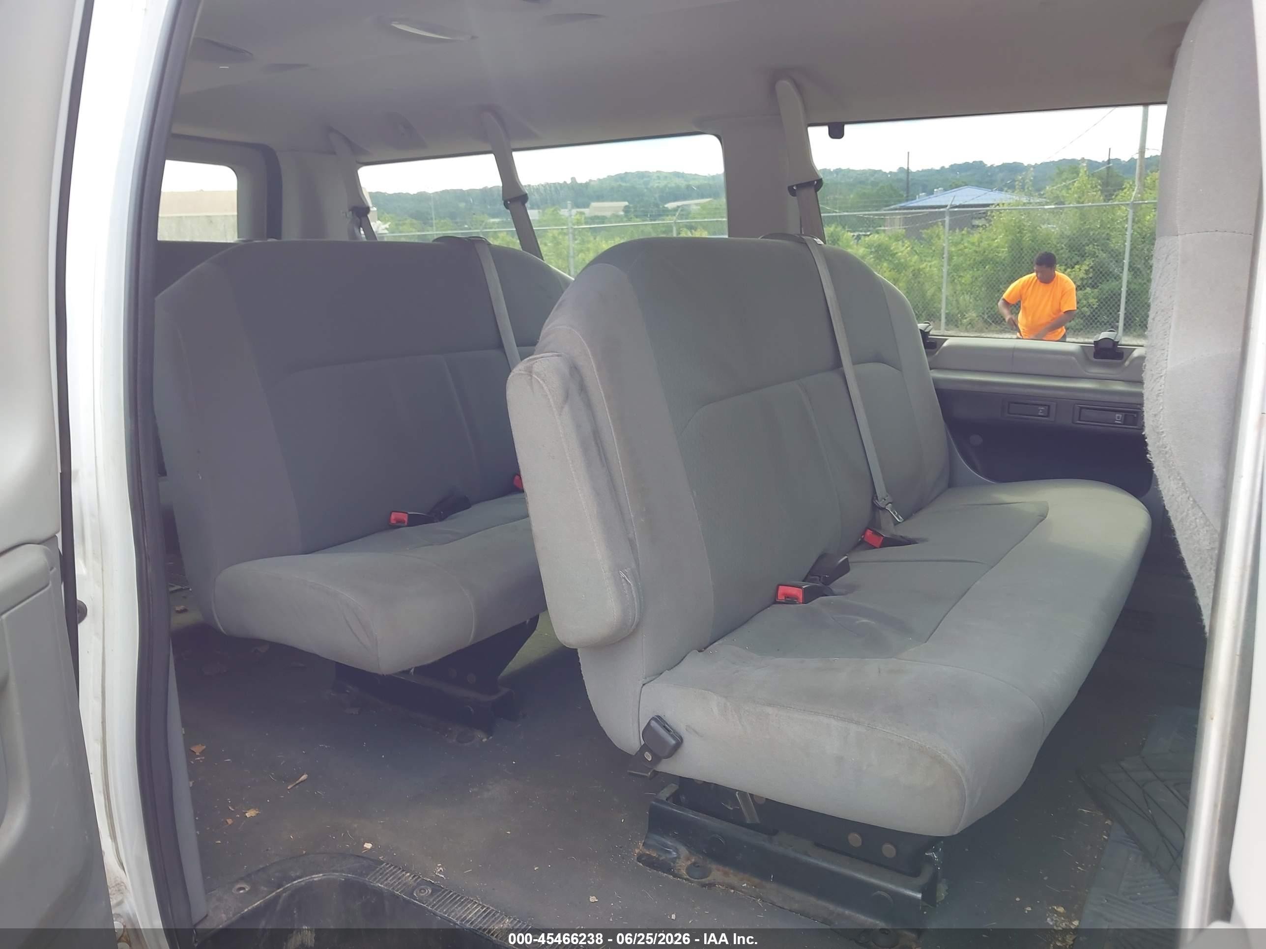 2011 Ford E-350 Super Duty Xl/xlt White vin: 1FBNE3BL0BDA12259
