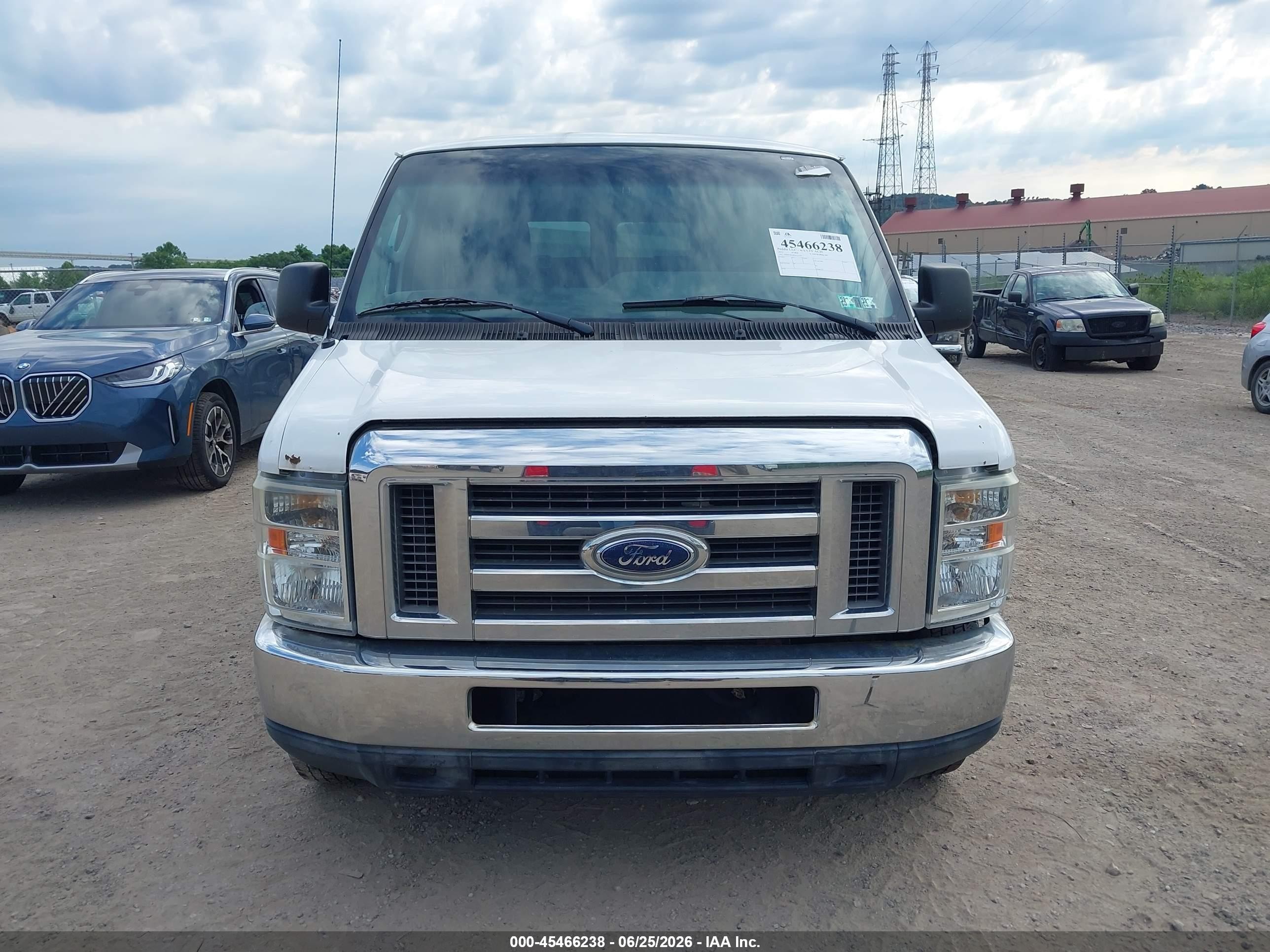 2011 Ford E-350 Super Duty Xl/xlt White vin: 1FBNE3BL0BDA12259