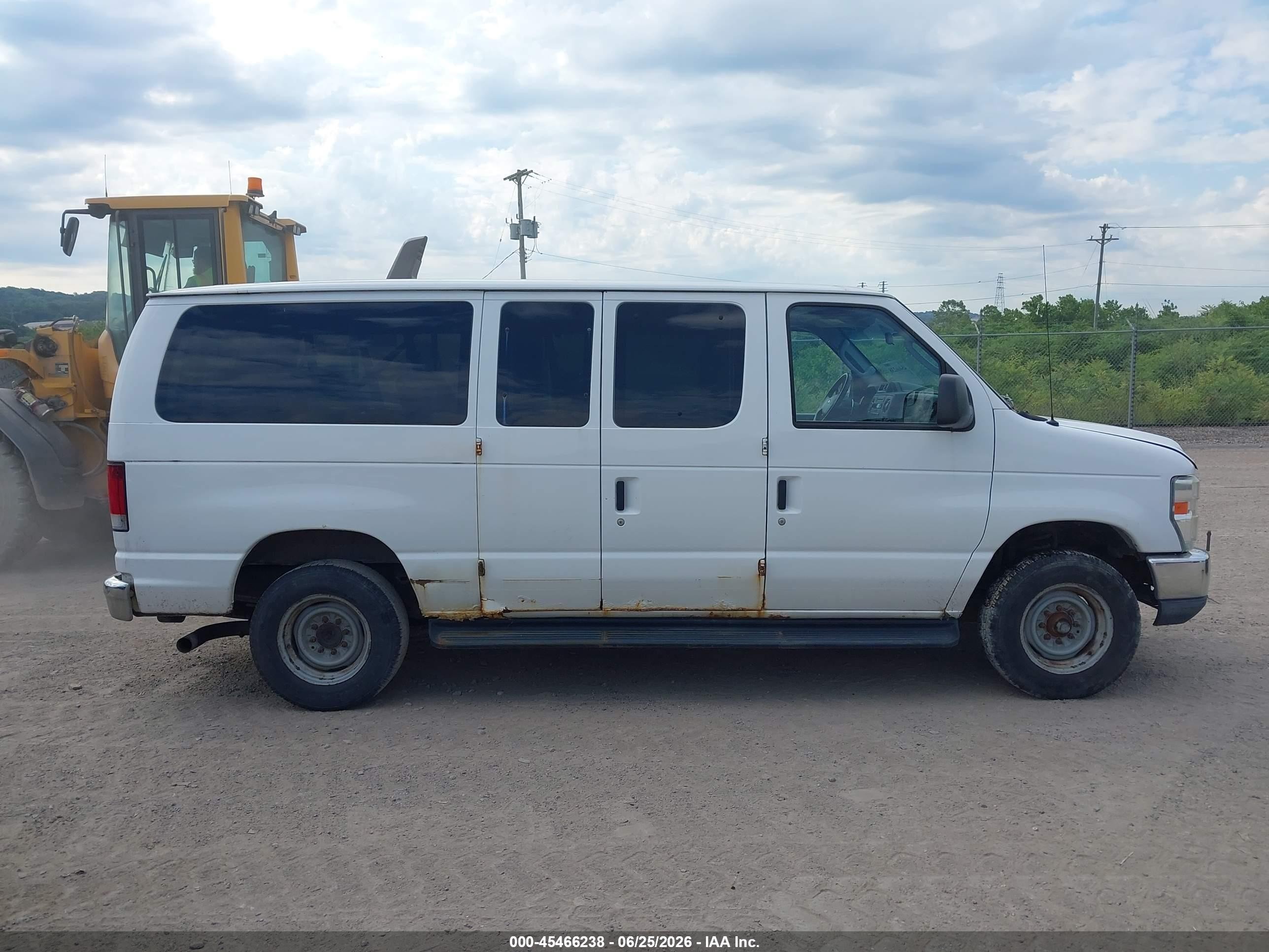 2011 Ford E-350 Super Duty Xl/xlt White vin: 1FBNE3BL0BDA12259