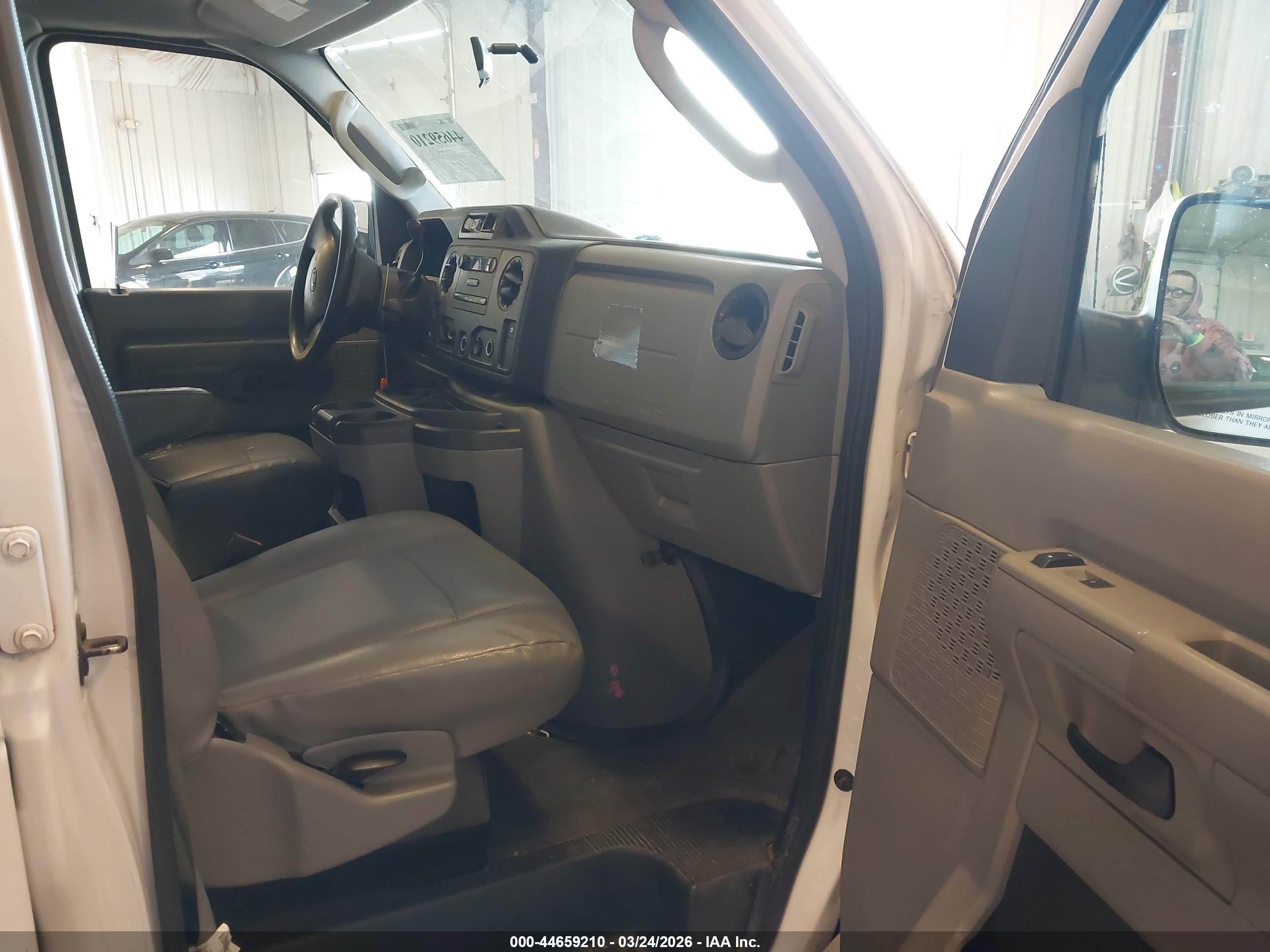 2012 Ford E-350 Super Duty Xl White vin: 1FBNE3BL0CDA59230