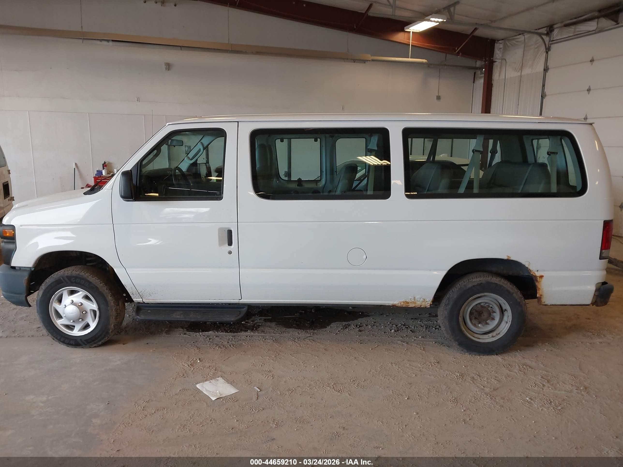 2012 Ford E-350 Super Duty Xl White vin: 1FBNE3BL0CDA59230