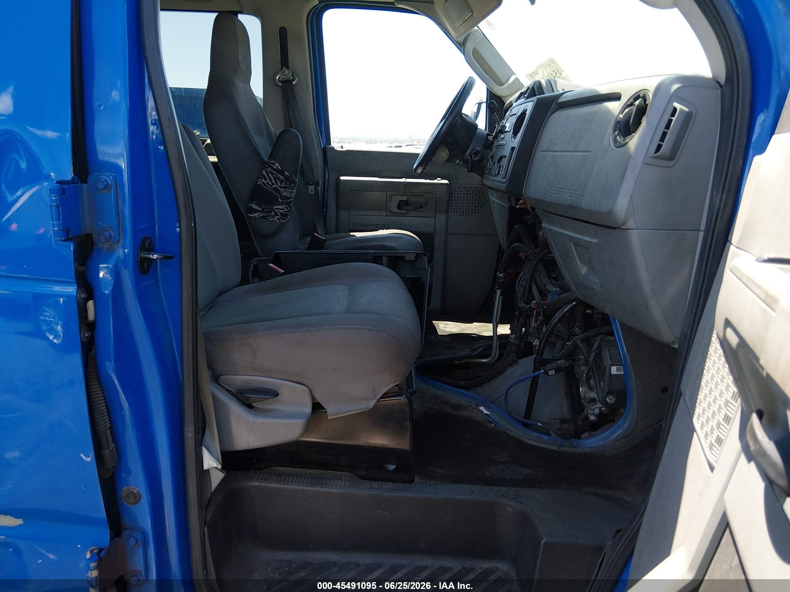 2013 Ford E-350 Super Duty Xl/xlt Blue vin: 1FBNE3BL0DDA89443