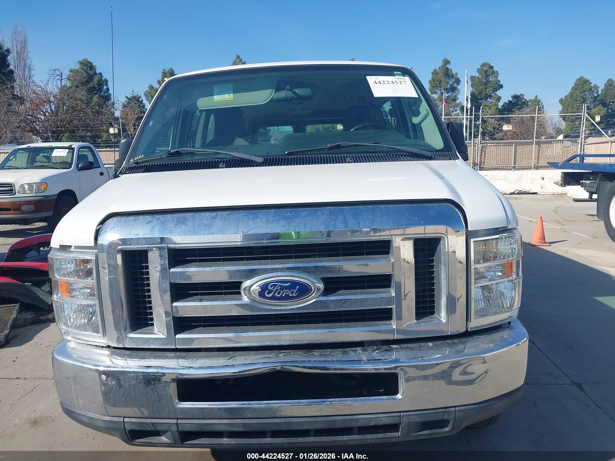 2014 Ford E-350 Super Duty   White vin: 1FBNE3BL0EDA77116