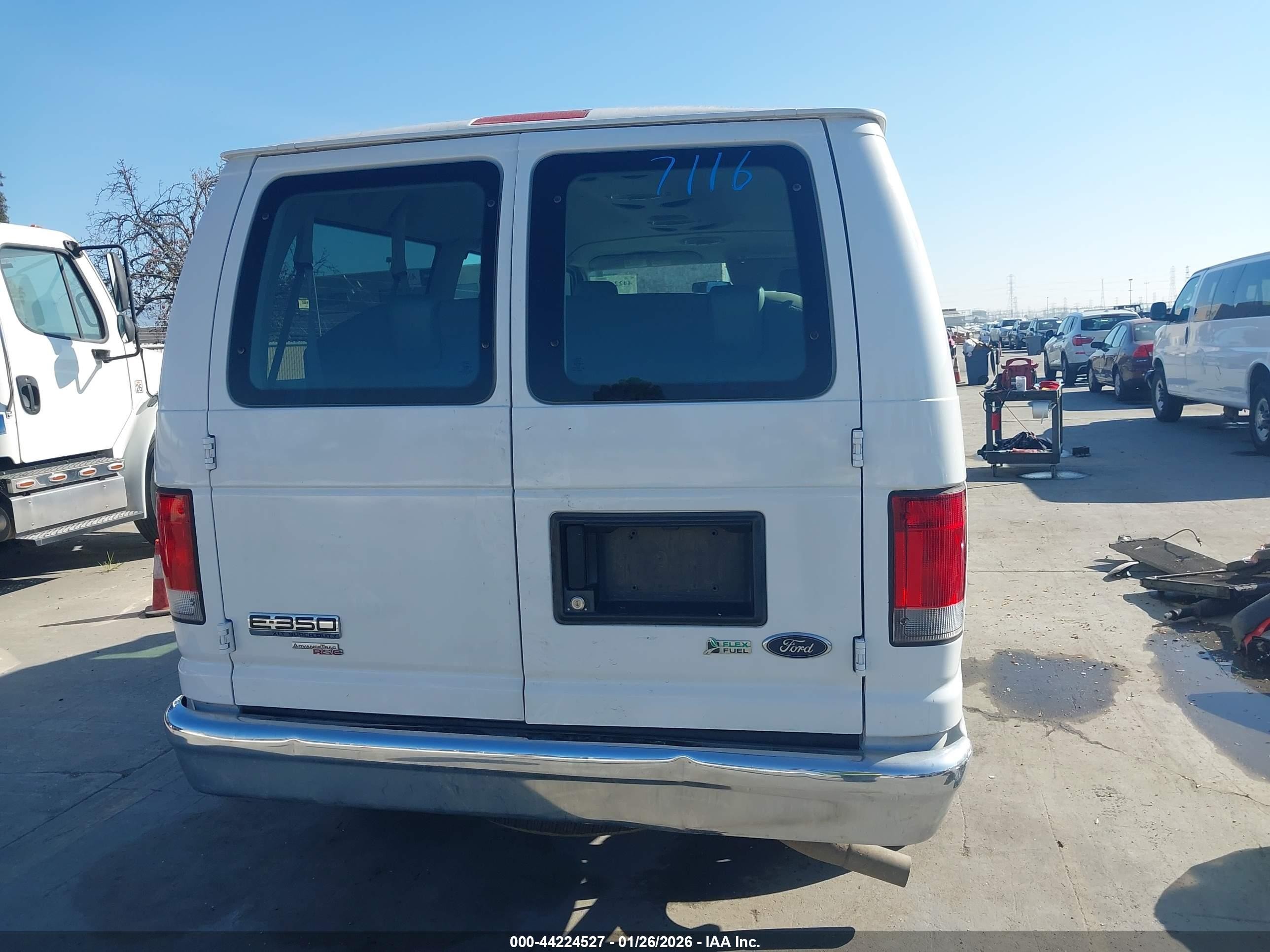 2014 Ford E-350 Super Duty   White vin: 1FBNE3BL0EDA77116