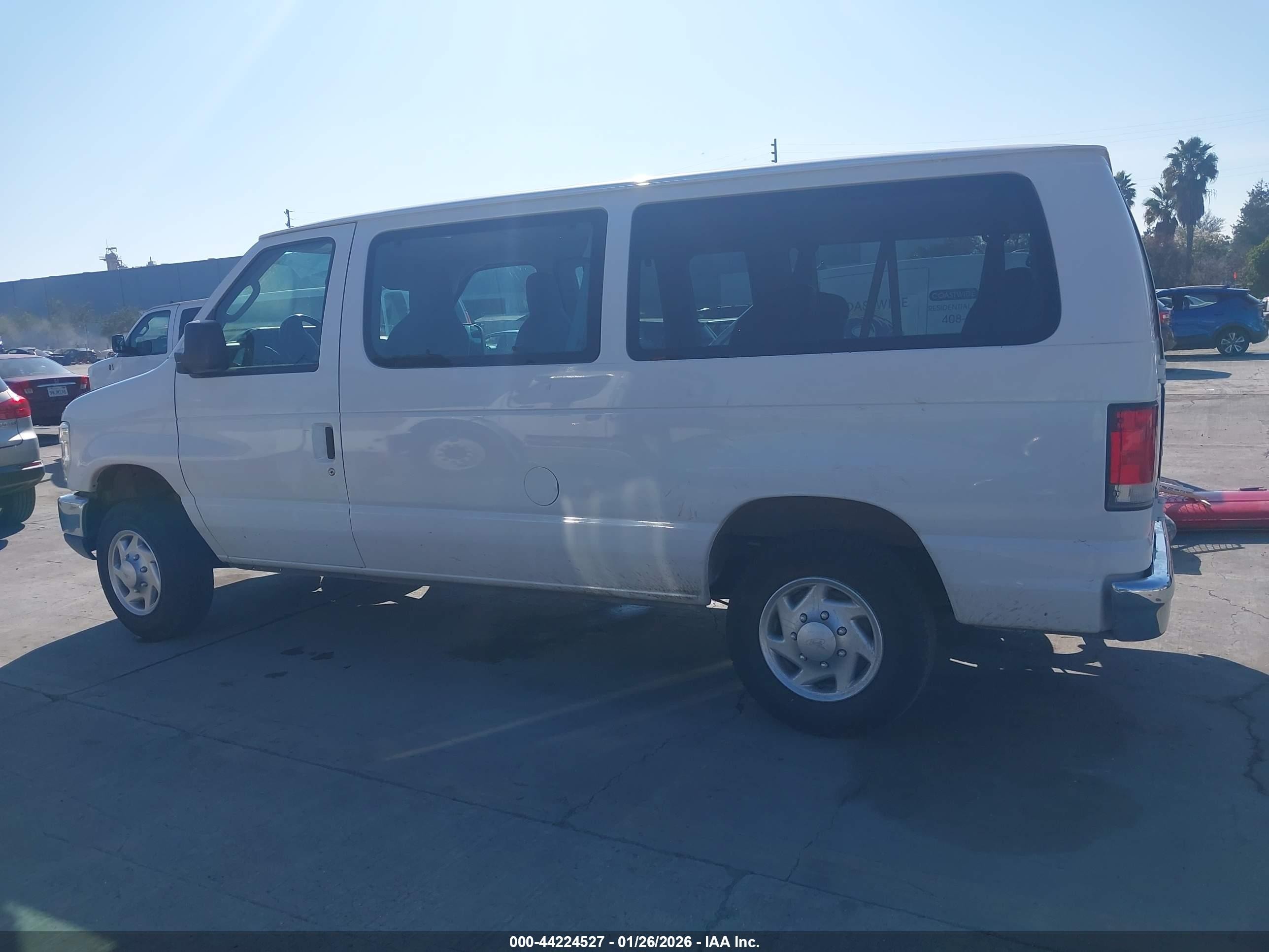 2014 Ford E-350 Super Duty   White vin: 1FBNE3BL0EDA77116